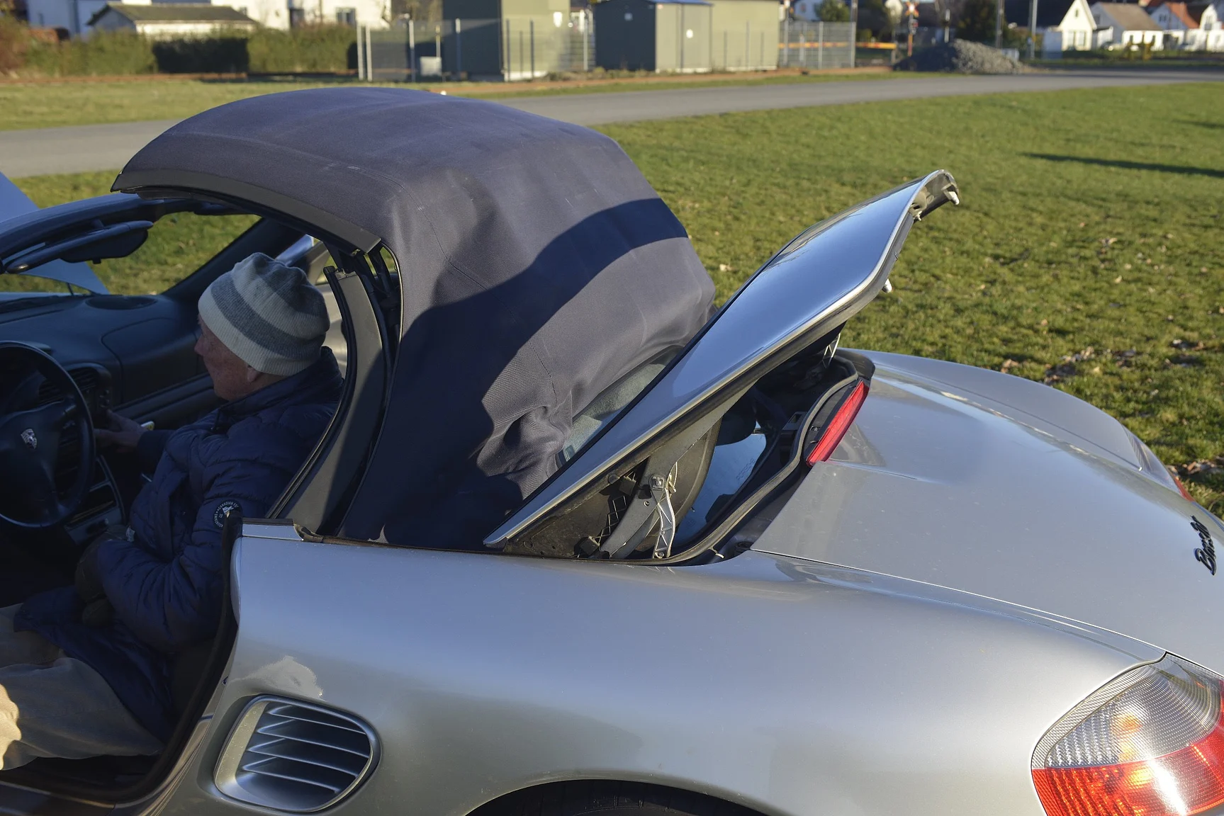 Exterior image of 2003 Porsche Boxster (30)