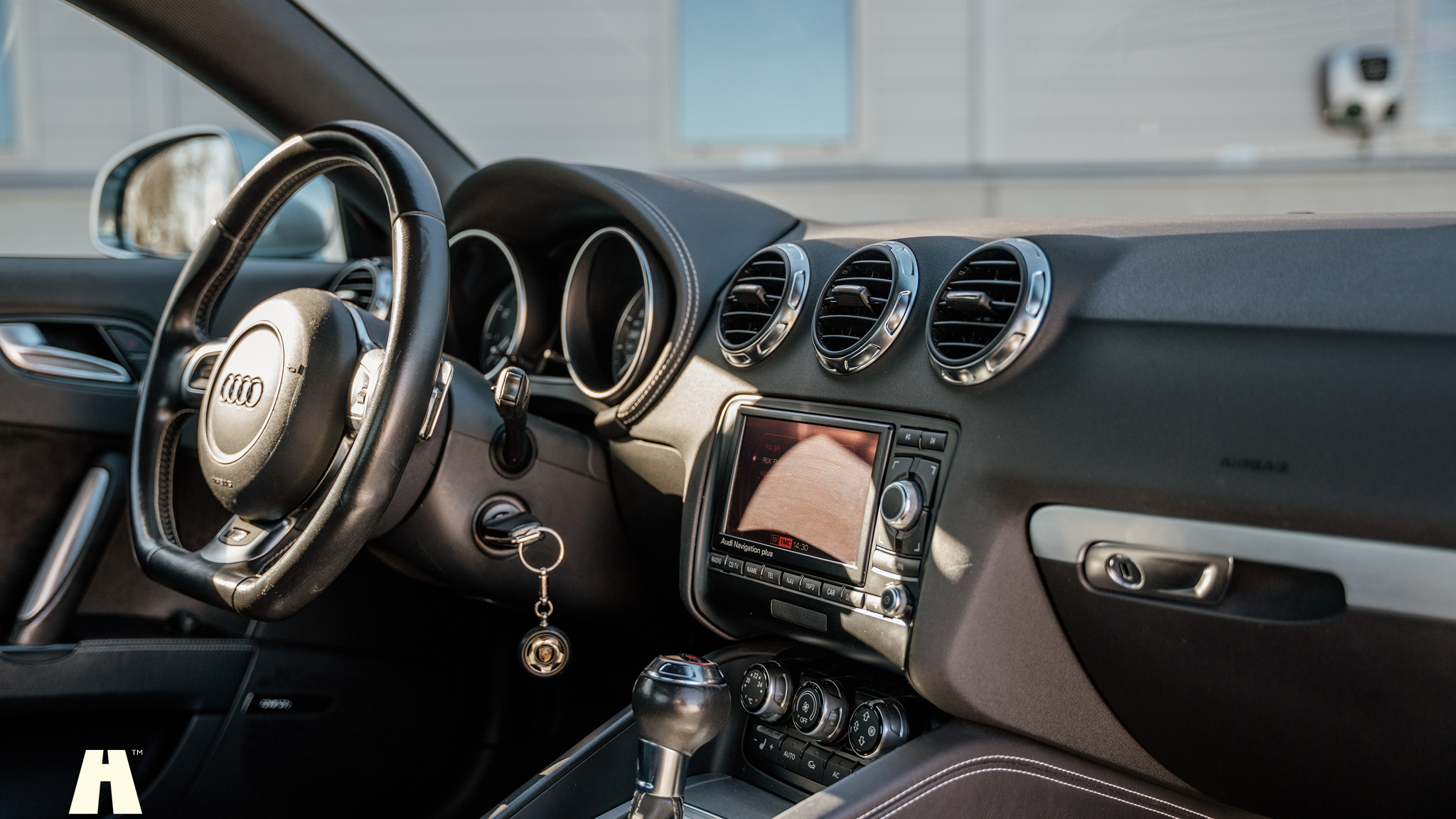 Interior image of 2009 Audi TTS (5)
