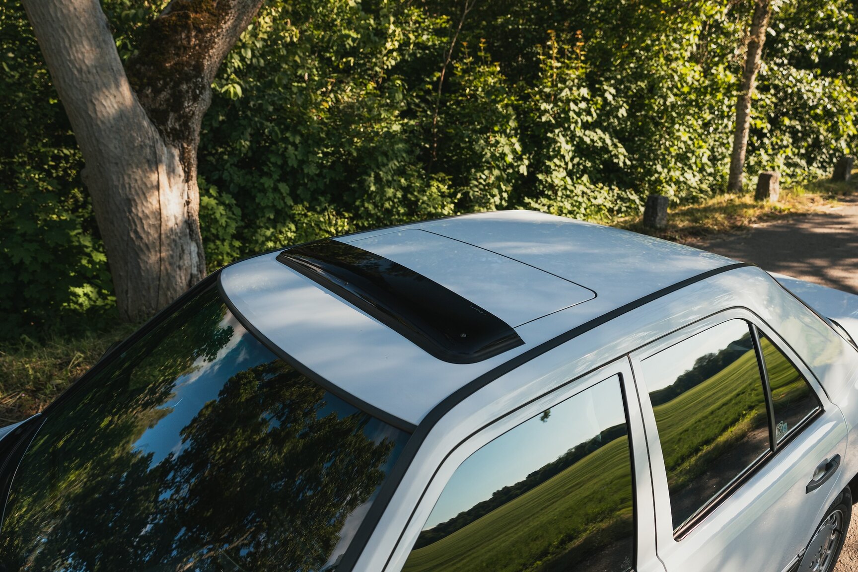 Exteriörbild på 1987 Mercedes-Benz 230E