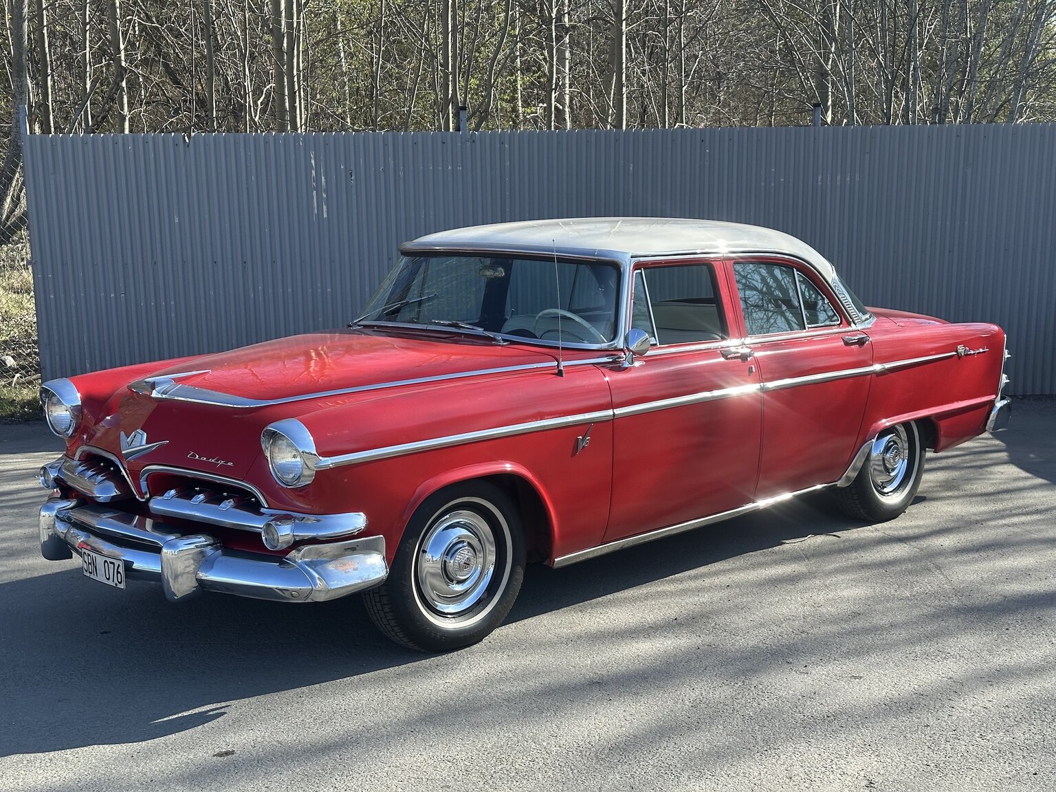 Exteriörbild på 1955 Dodge Custom Royal Sedan HEMI