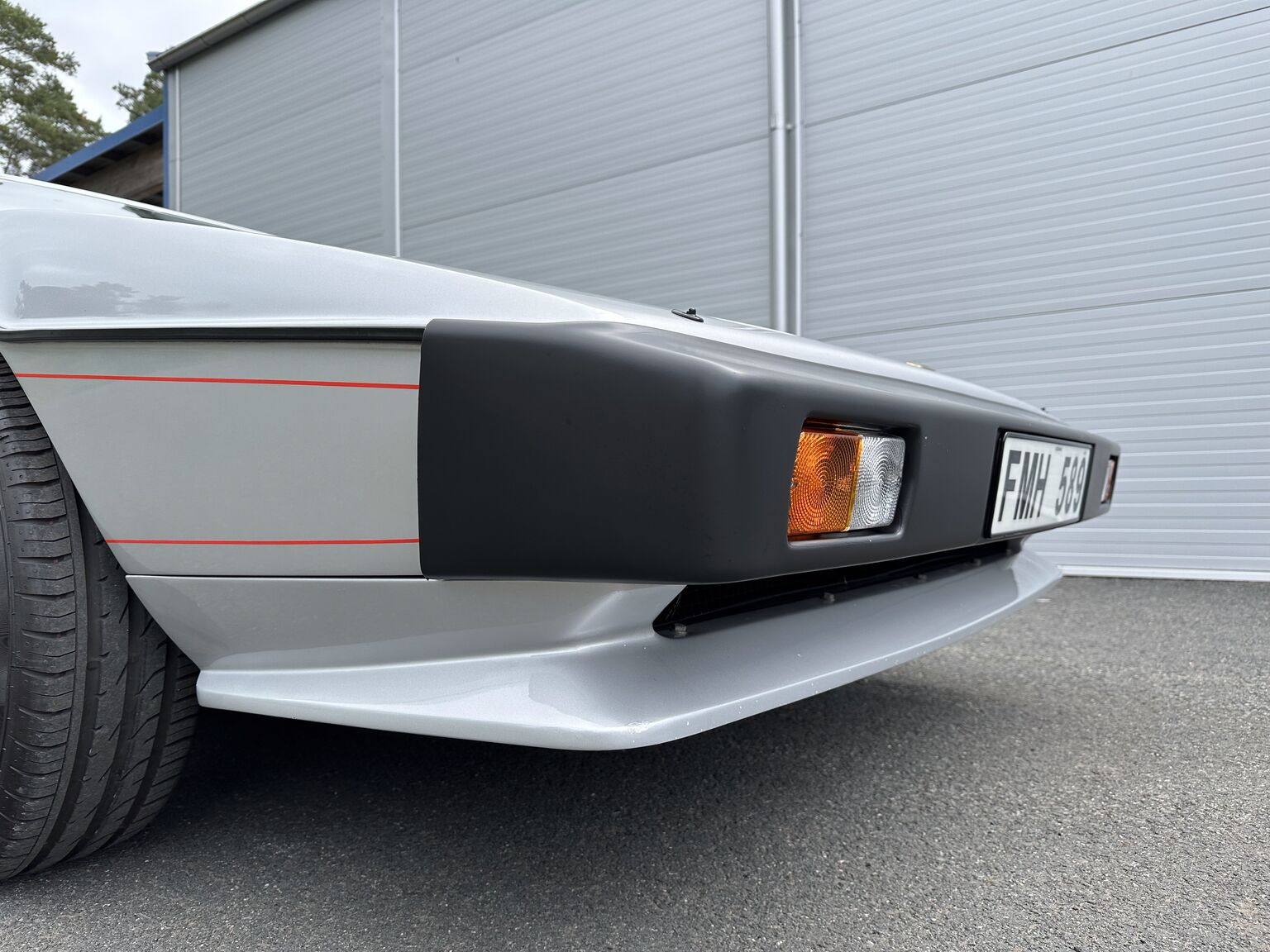 Exterior image of 1987 Lotus Esprit S3