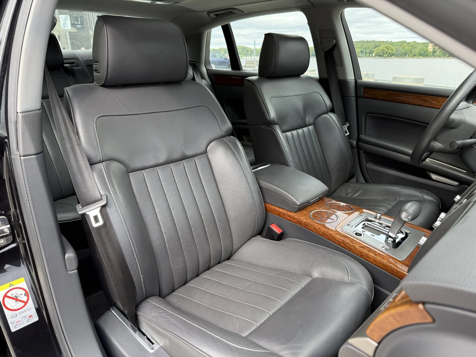 Interior image of 2013 Volkswagen Phaeton 3.0 TDI (77)