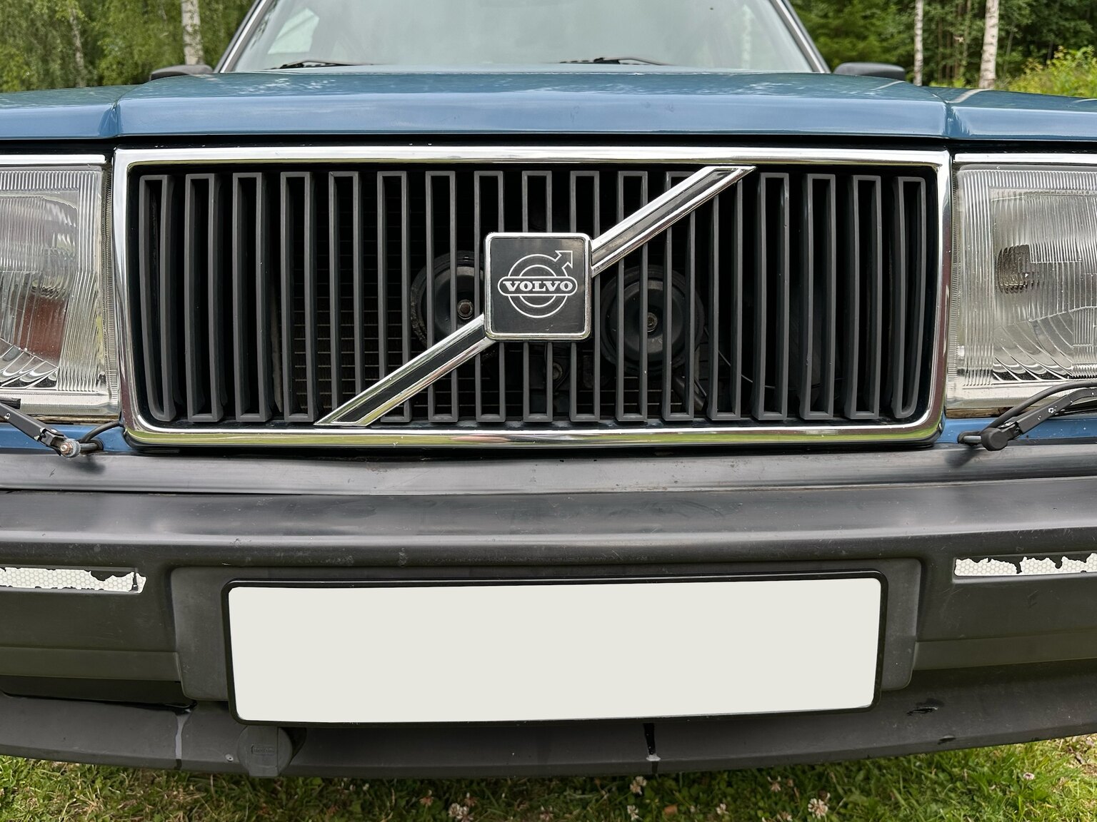 Exterior image of 1986 Volvo 244