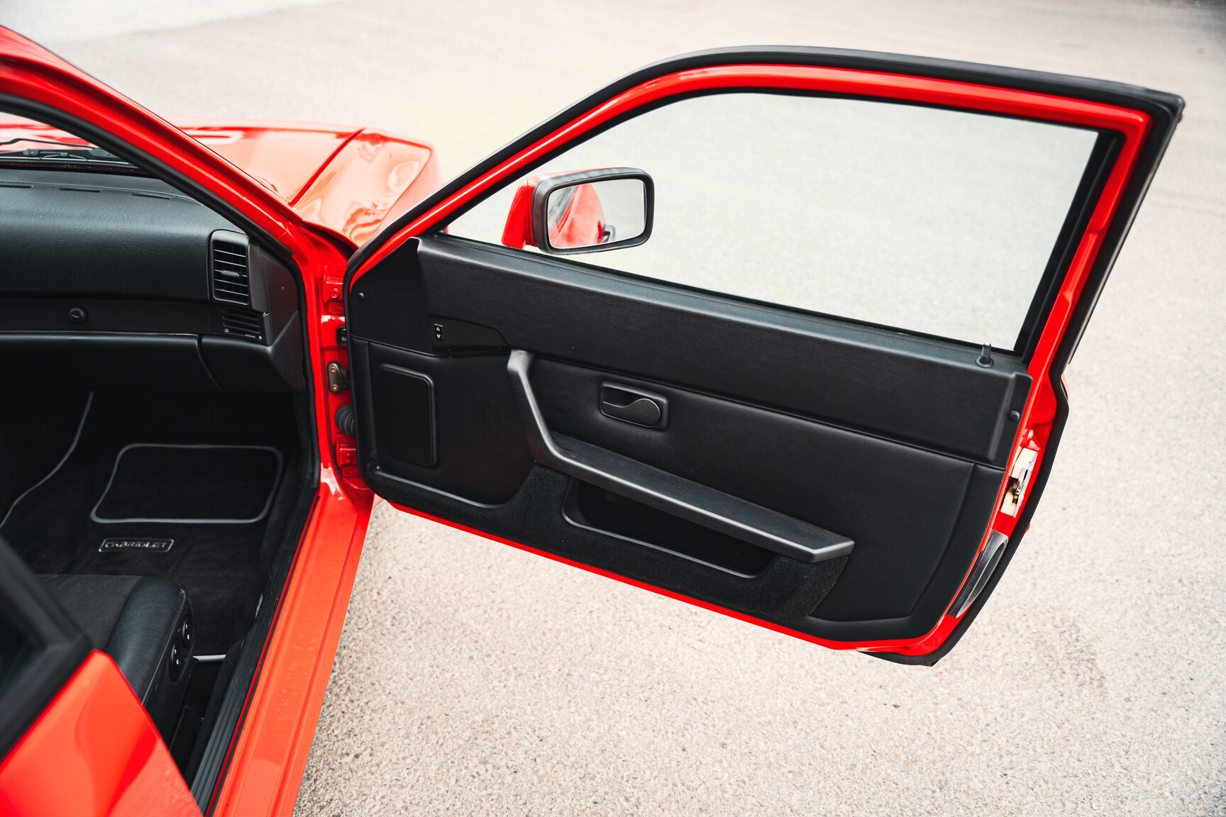 Interior image of 1990 Porsche 944 Turbo