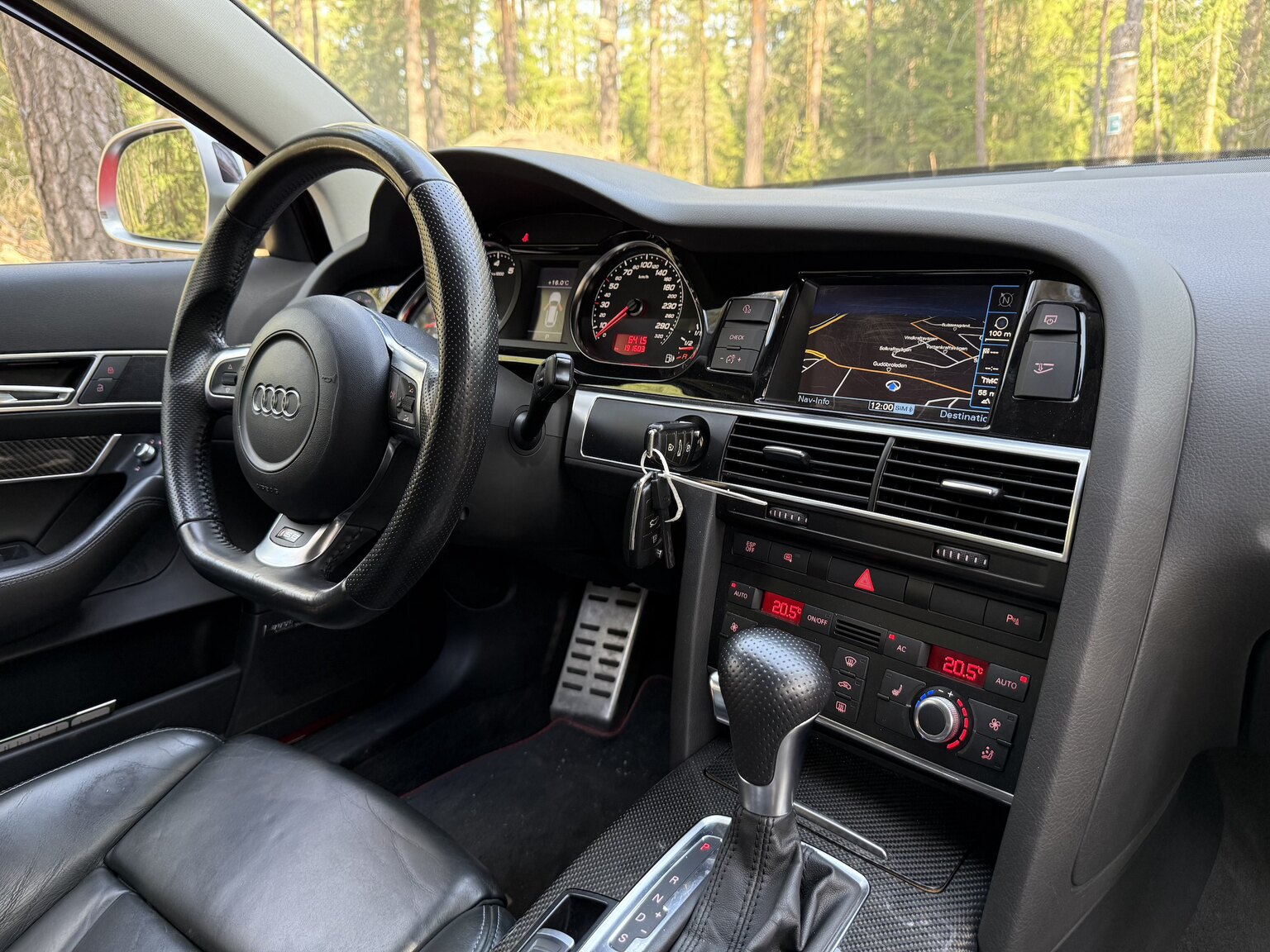 Interior image of 2010 Audi RS6 Avant V10 Quattro