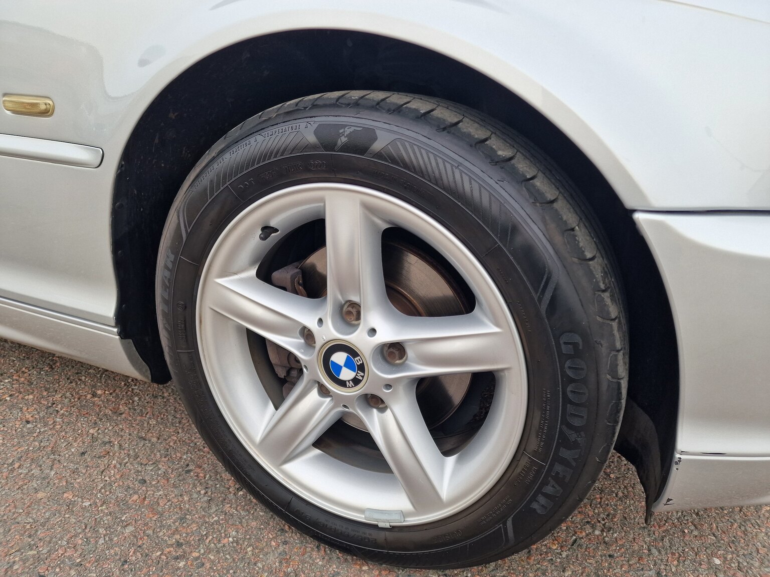 Exterior image of 2002 BMW 320Ci