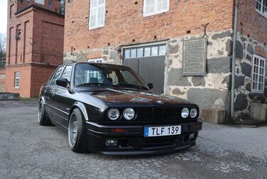 Exterior image of 1989 BMW 325i