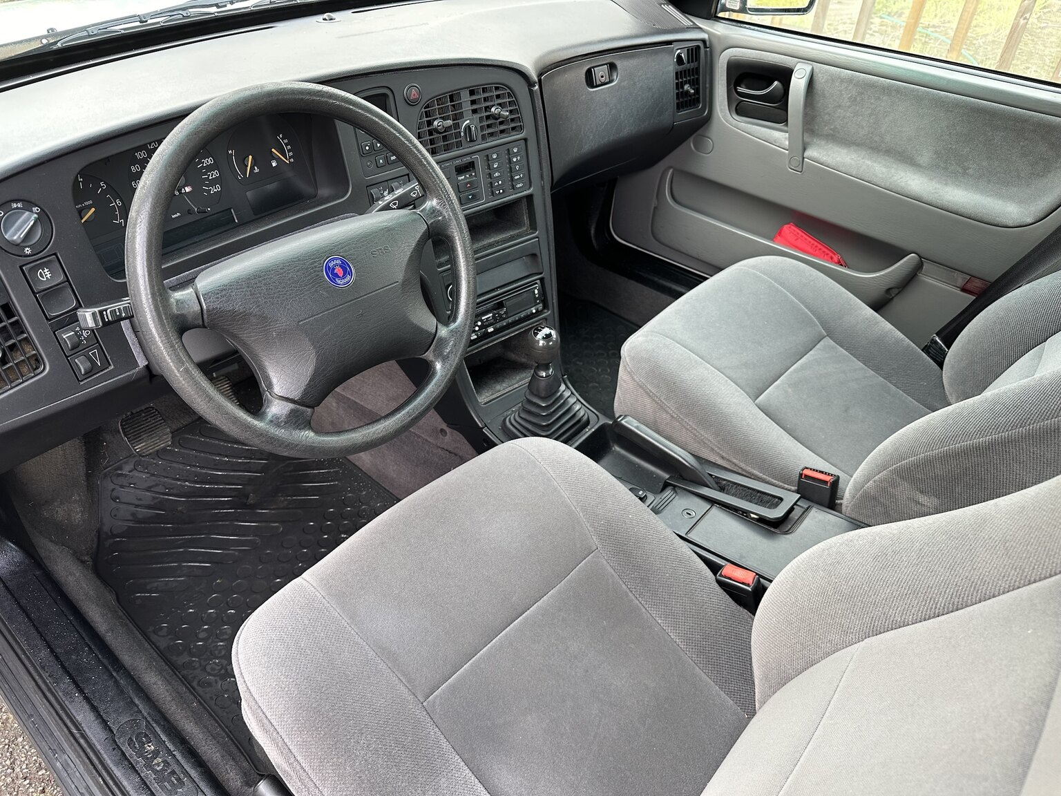 Interior image of 1996 SAAB 9000