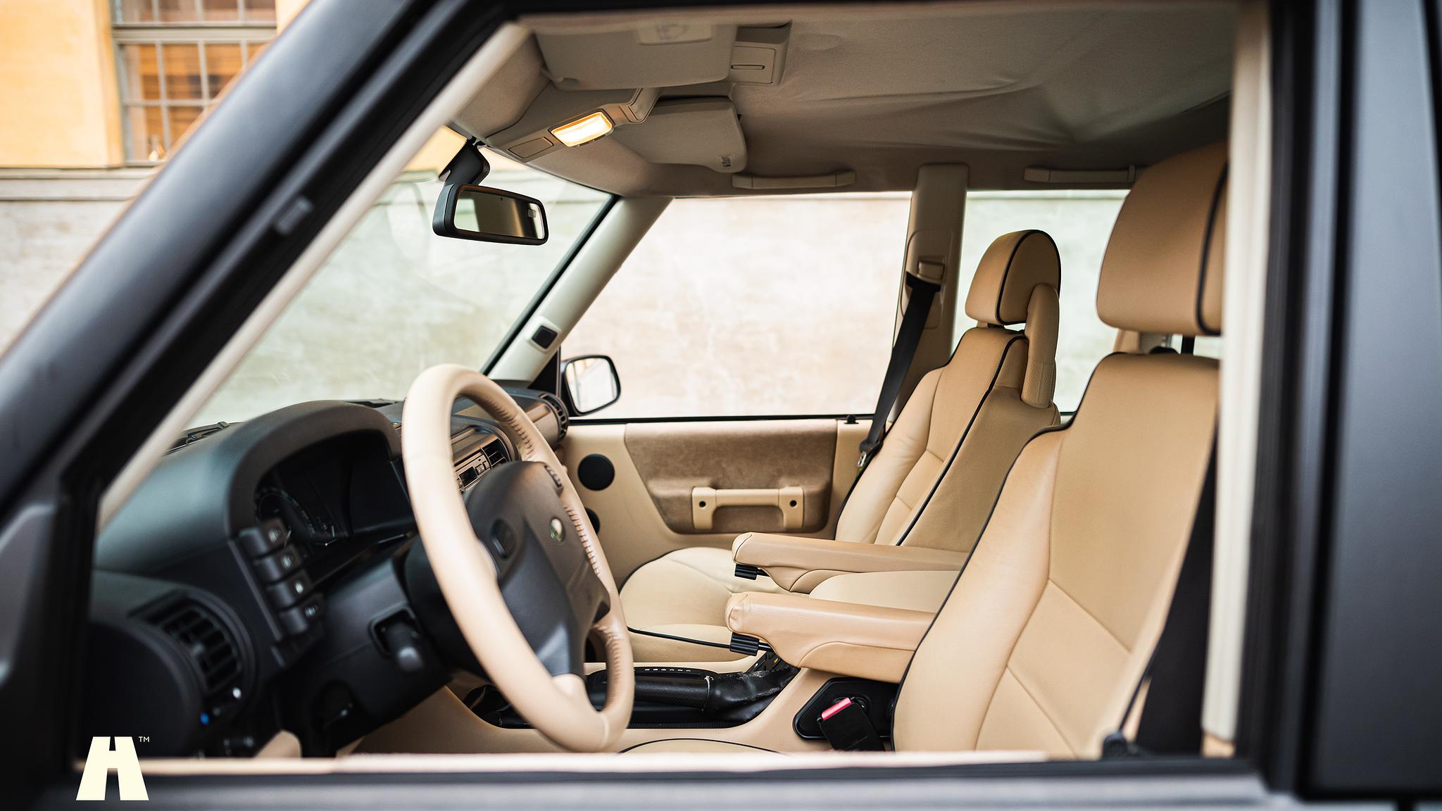 Interior image of 2003 Land Rover Discovery II, 2003