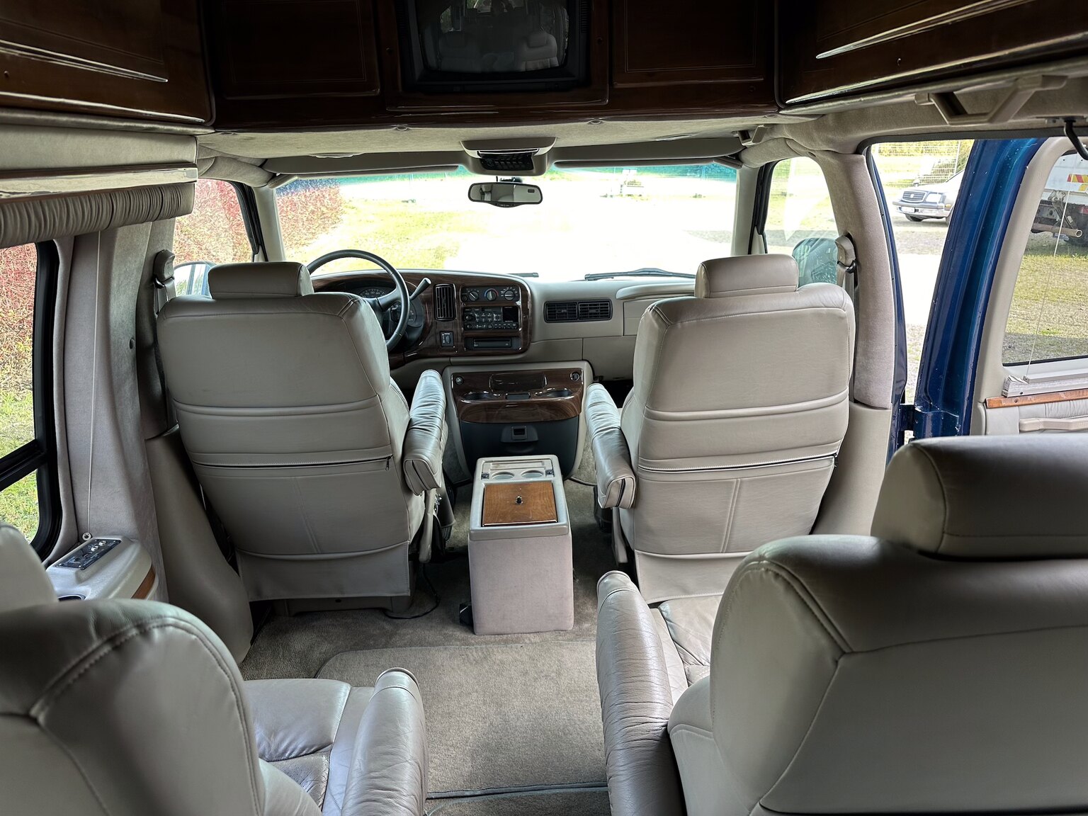 Interiörbild 2000 GMC Savana G1500 Conversion Van