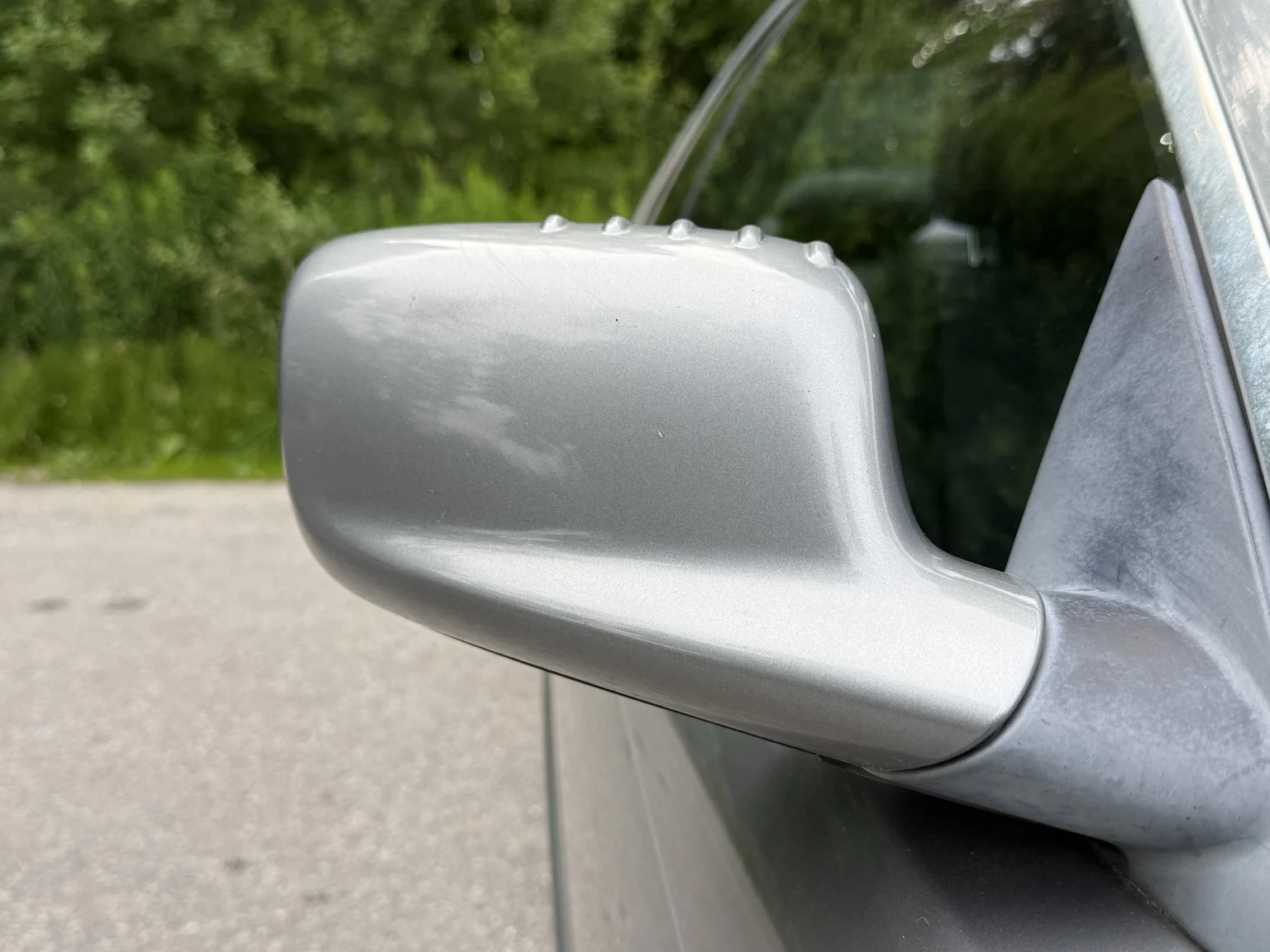 Exterior image of 2005 BMW 320Ci (22)