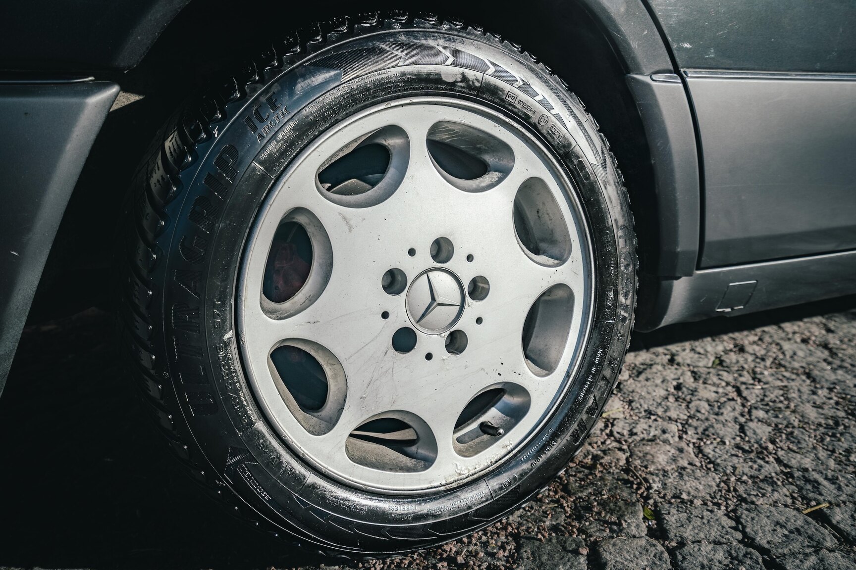 Aussenfoto 1991 Mercedes-Benz 300E-24 (30)