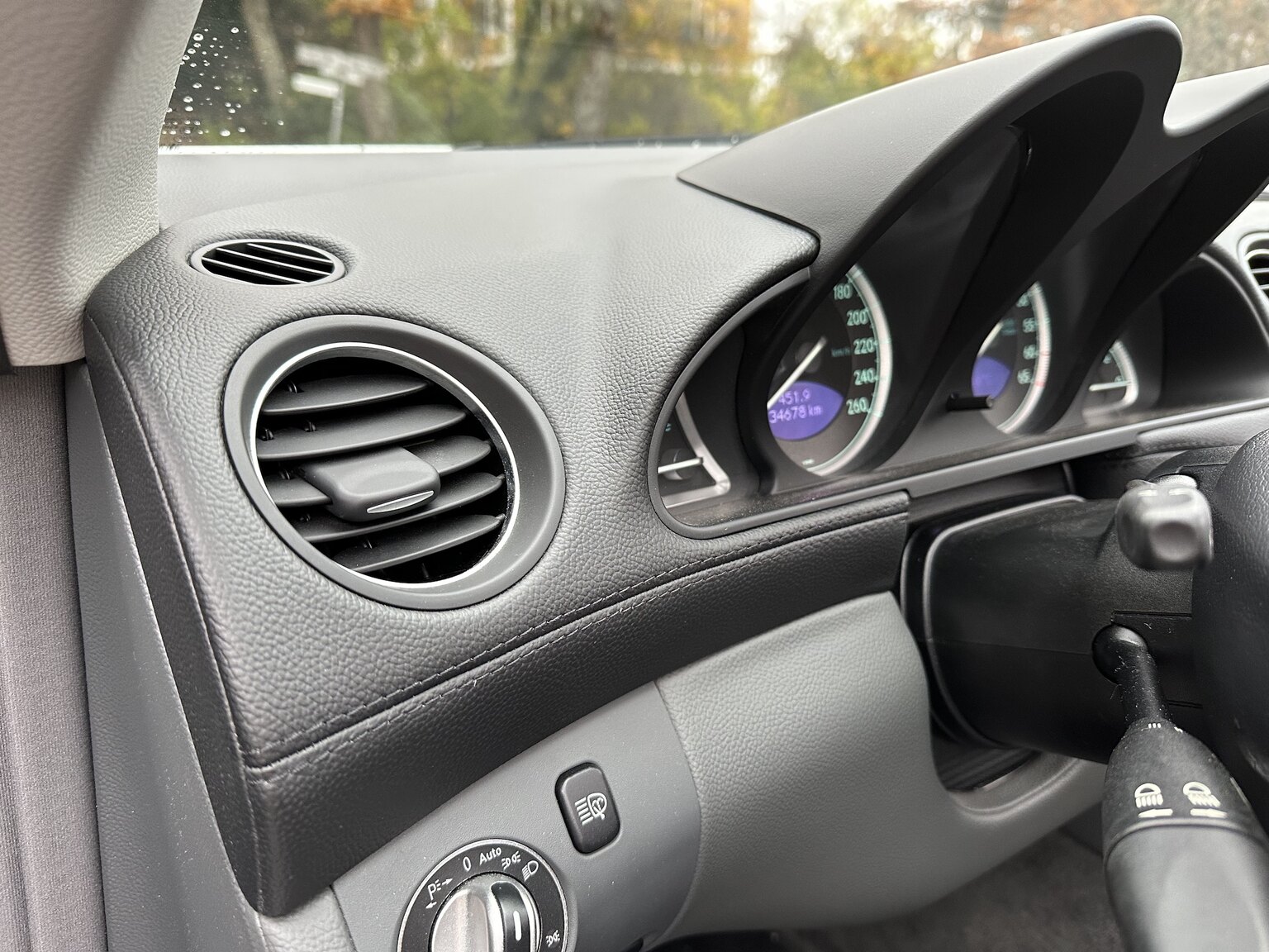 Interior image of 2005 Mercedes-Benz SL 350
