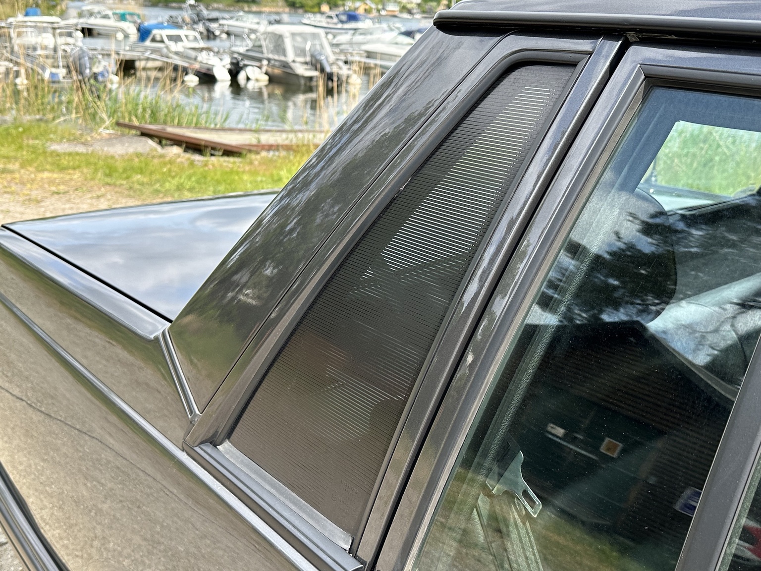 Exterior image of 1990 Volvo 740 Turbo 16s