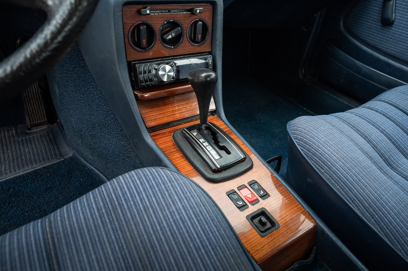 Interior image of 1985 Mercedes-Benz 200 Automatic
