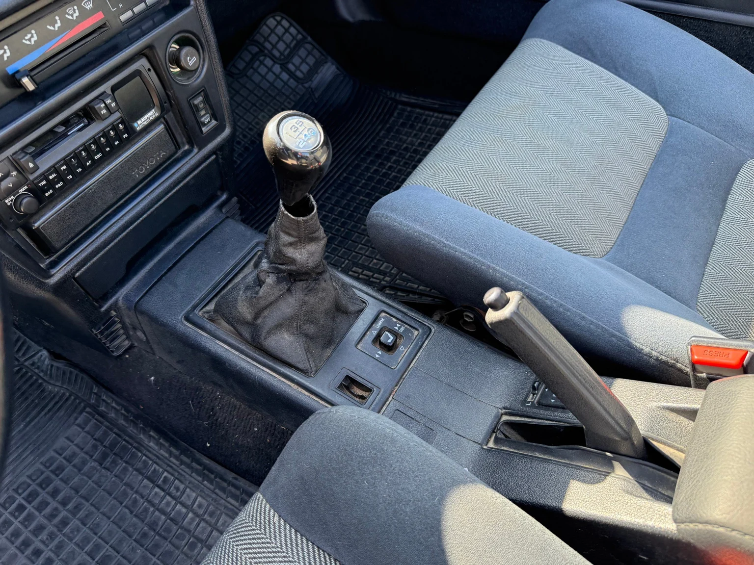 Innenraumfoto von 1988 Toyota Celica Cabriolet (13)