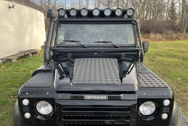 Exterior image of 2002 Land Rover Defender 90 2.5 Td5