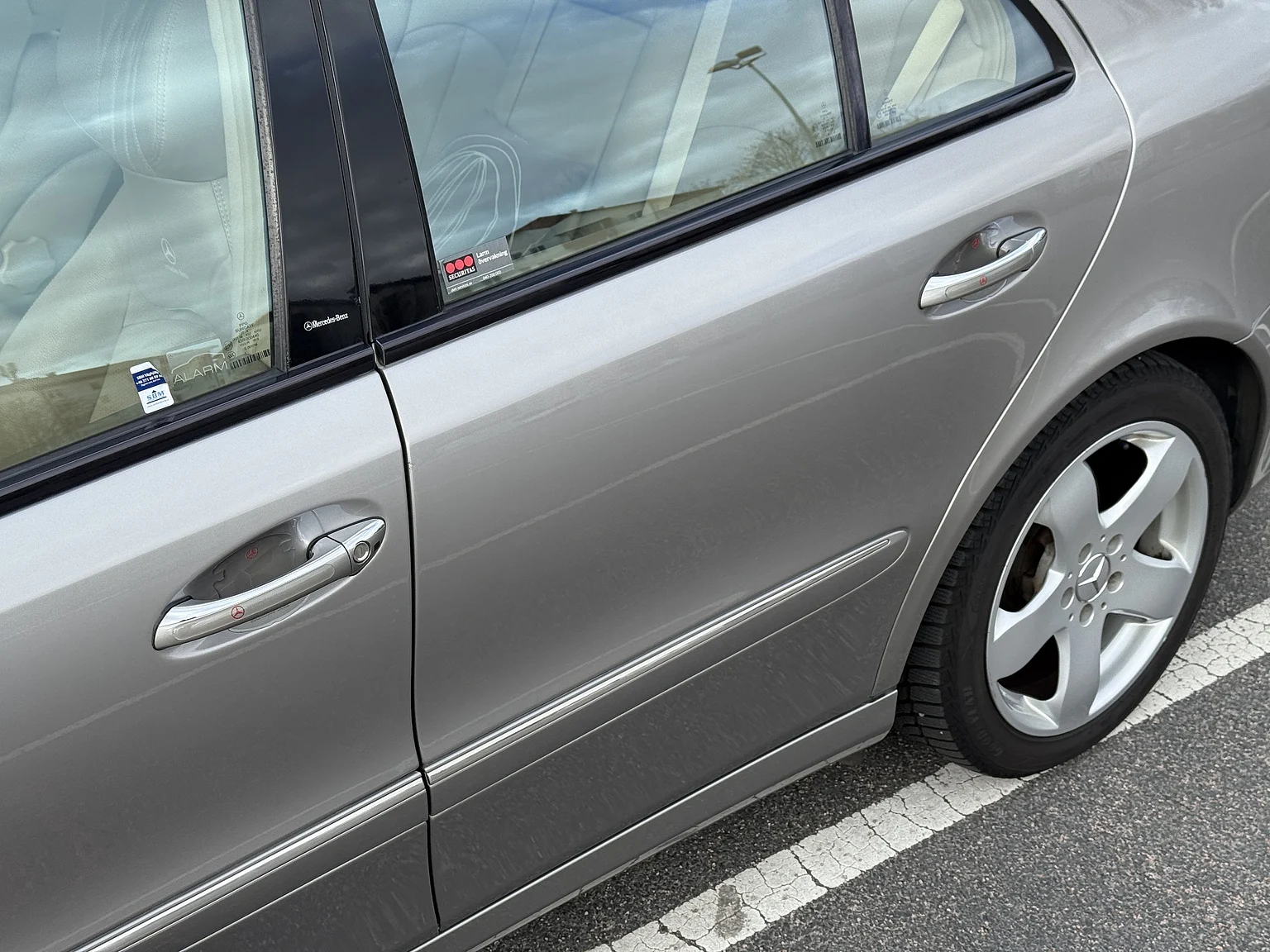 Exteriörbild på 2004 Mercedes-Benz E 500 7G-Tronic (38)