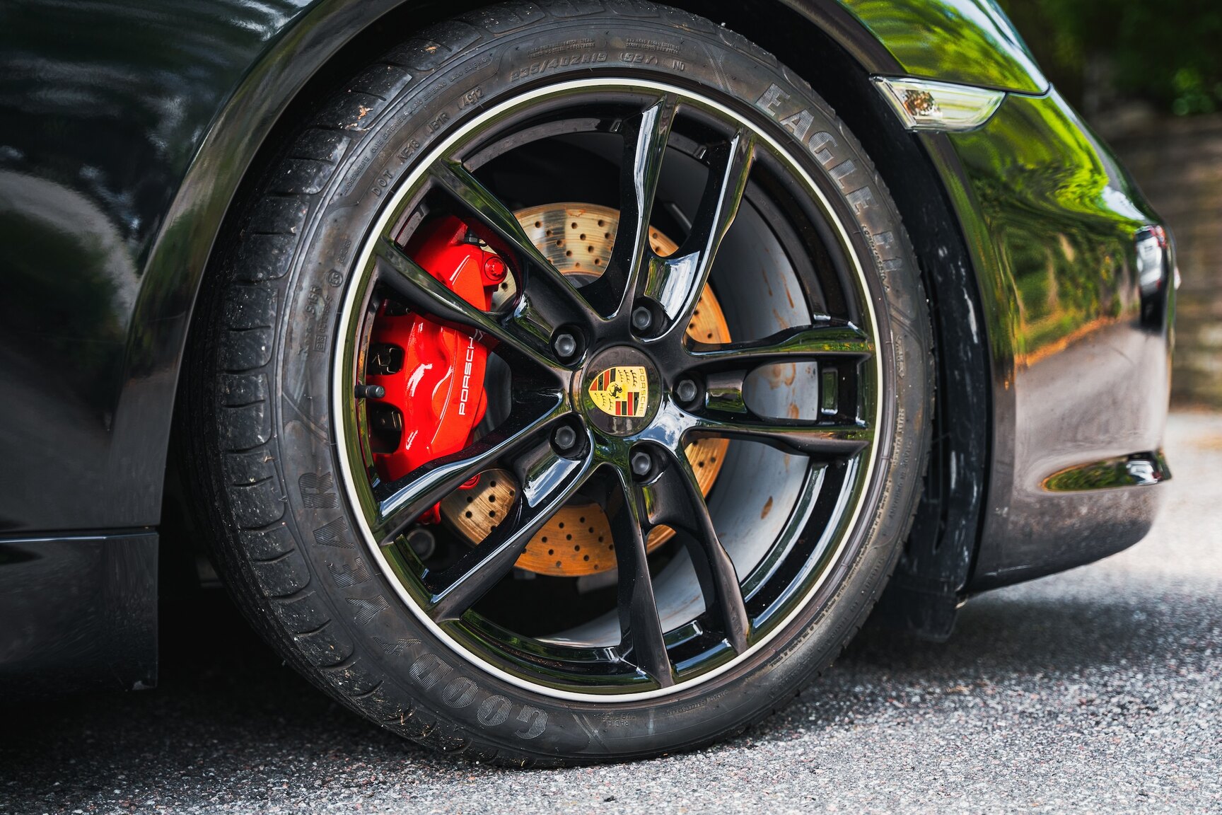 Exterior image of 2013 Porsche Boxster S (32)