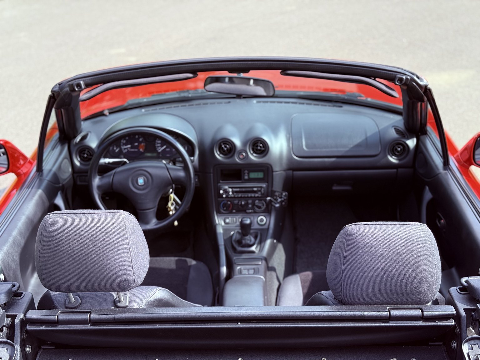 Interior image of 1999 Mazda MX-5