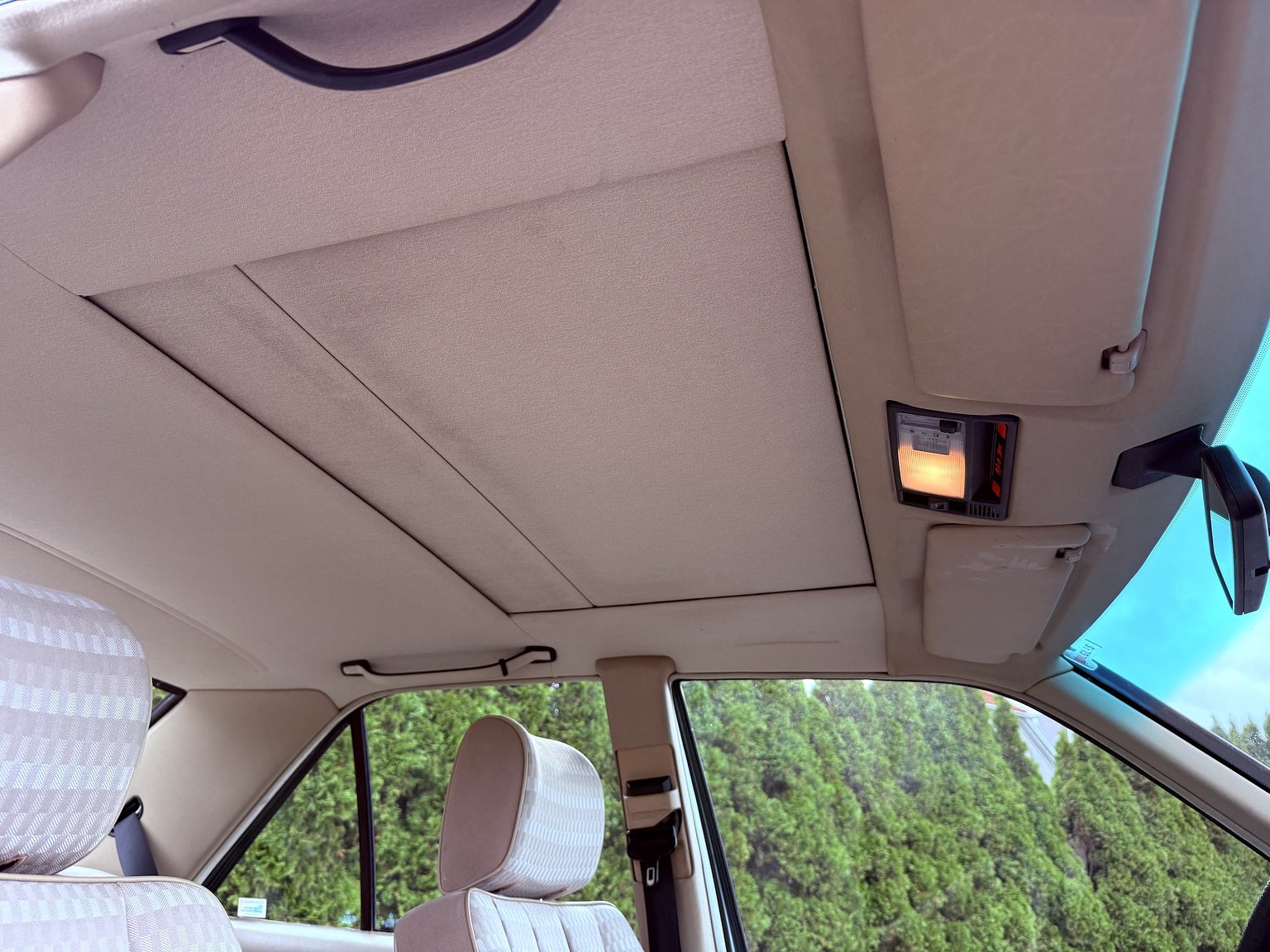 Interior image of 1989 Mercedes-Benz 190 E