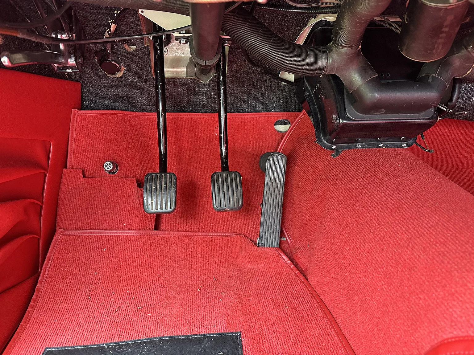 Interior image of 1964 Volvo P1800S (19)