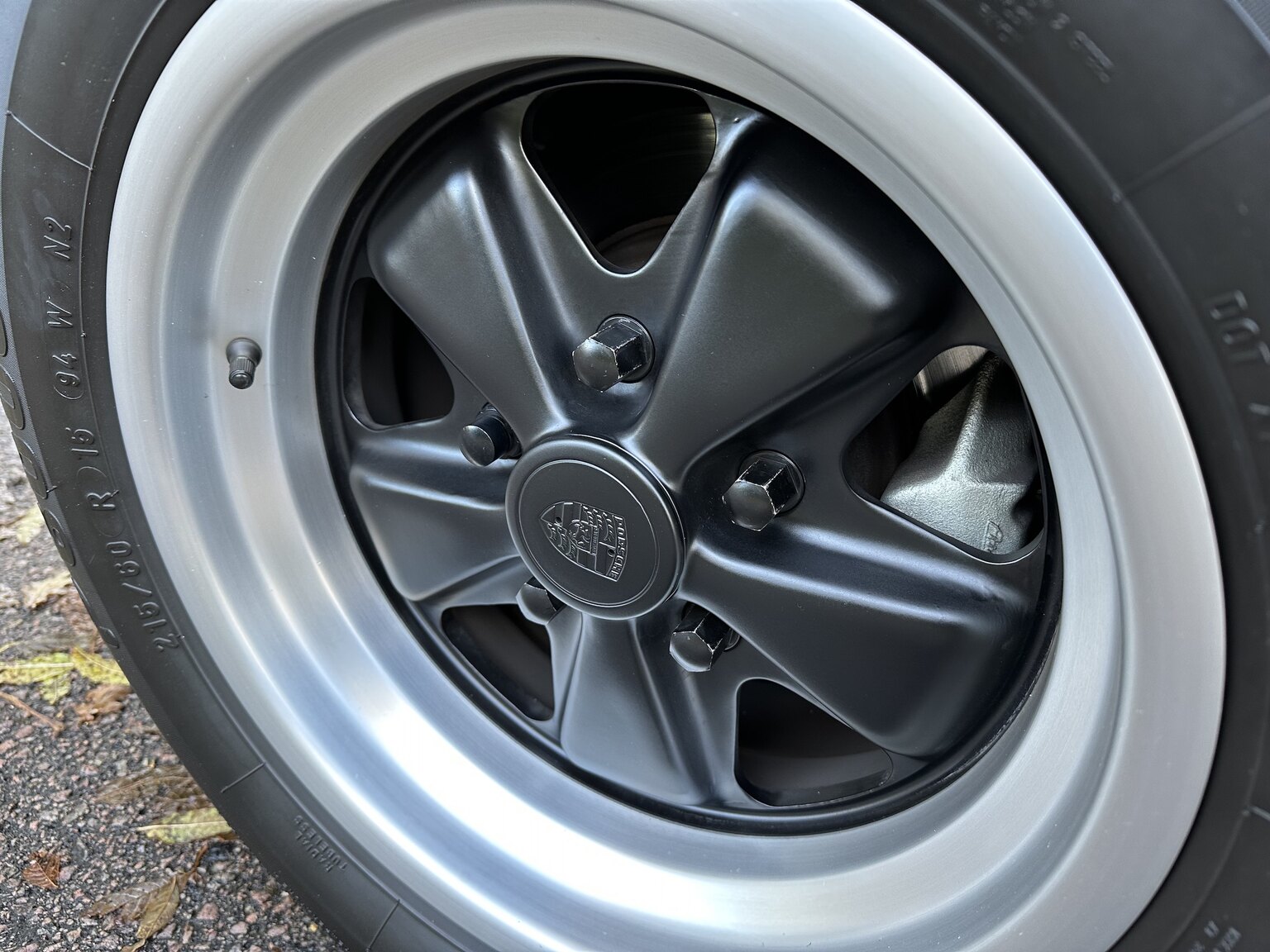 Exteriörbild på 1986 Porsche 911 Carrera 3.2