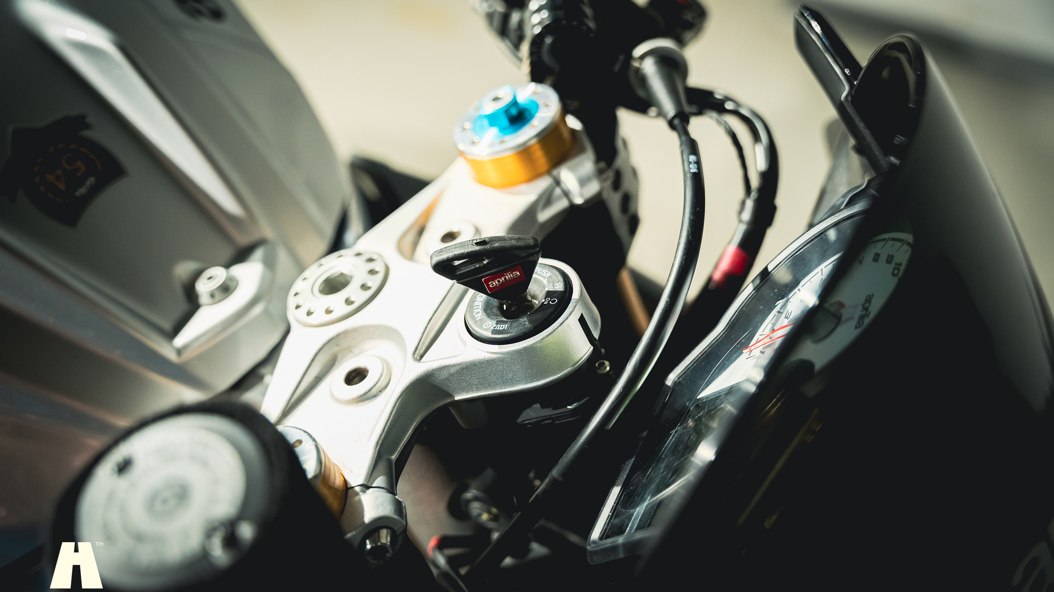 Exterior image of 2016 Aprilia Tuono V4 Factory