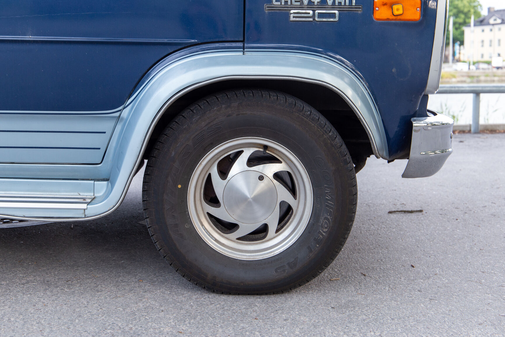 Exterior image of 1989 Chevrolet G20 Conversion Van