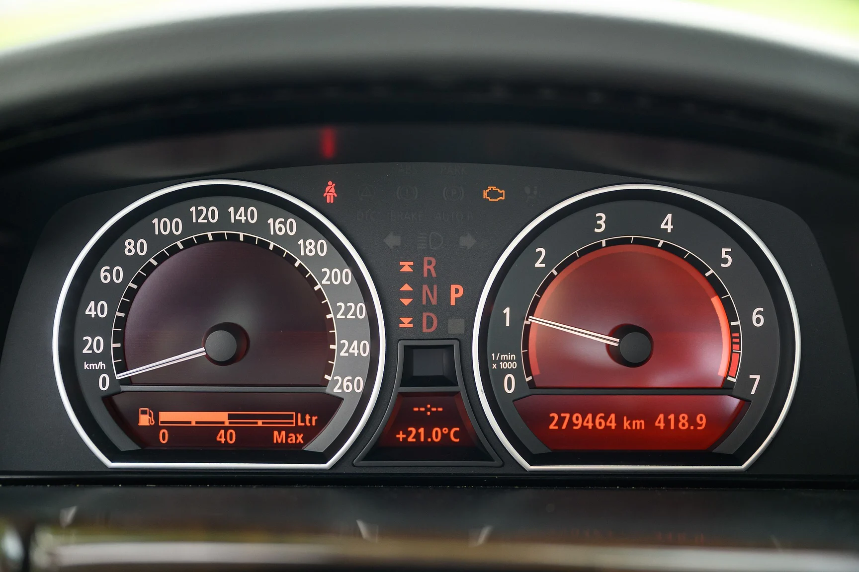 Interior image of 2001 BMW 745i (16)
