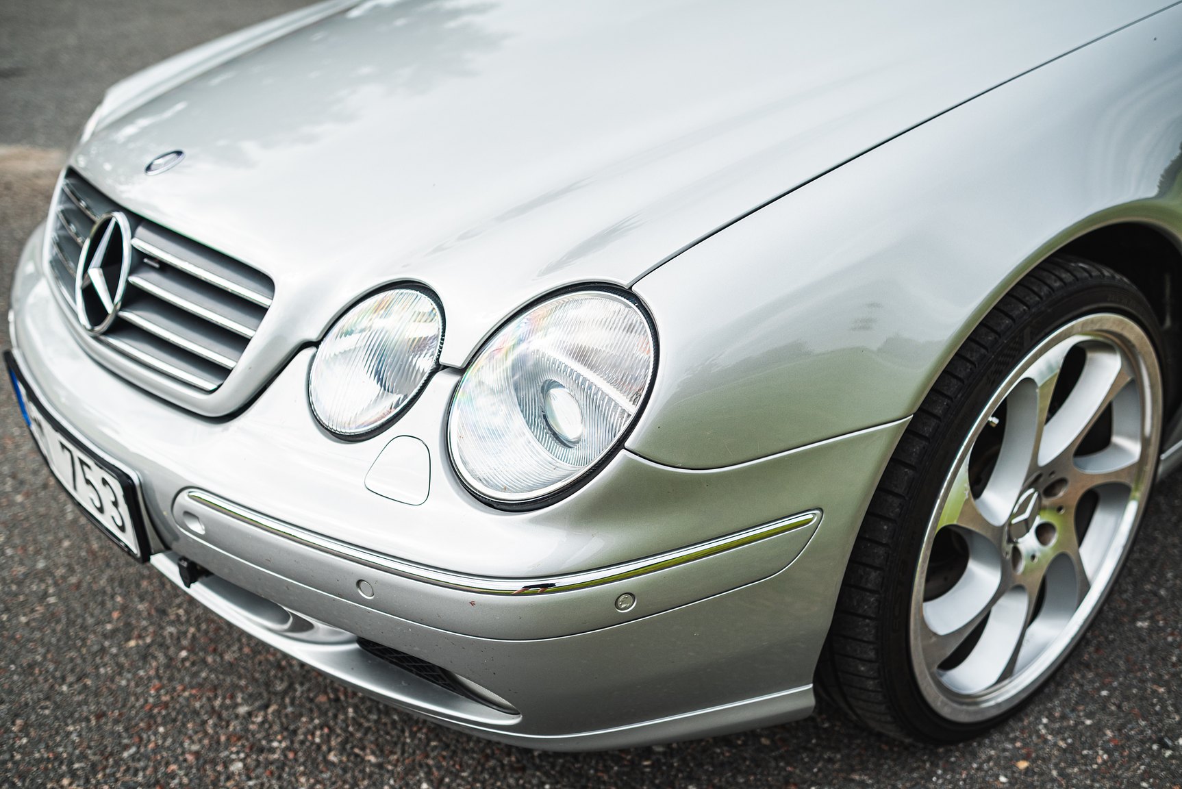 Exterior image of 2000 Mercedes-Benz CL 500