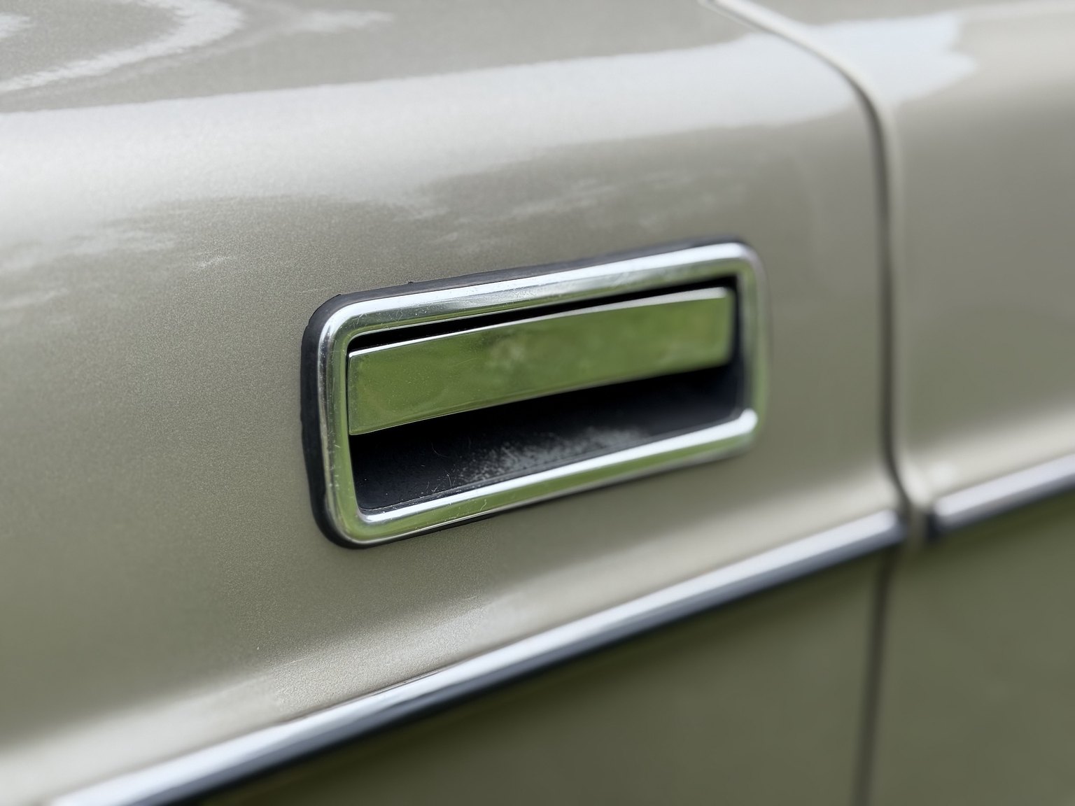Exterior image of 1976 Volvo 264 V6 GL Automatisk