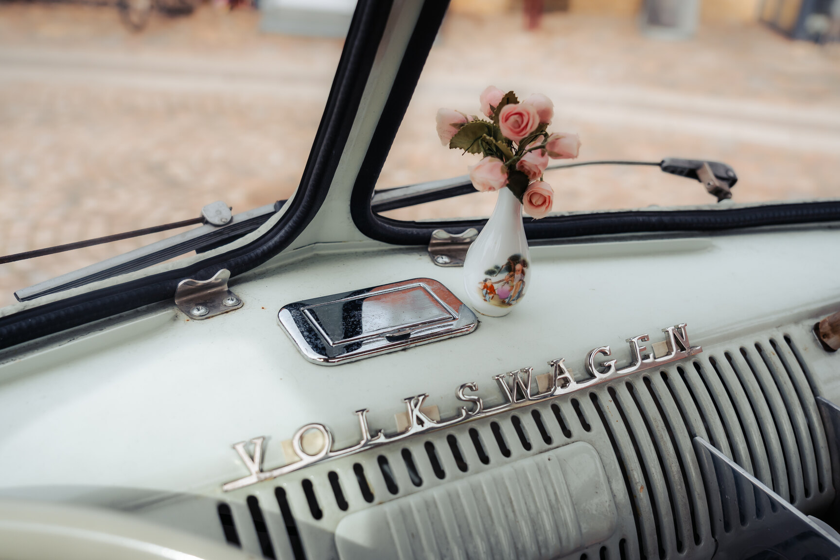 Interior image of 1964 Volkswagen Kleinbus Transporter 1500 Deluxe “21-fönsters Samba”