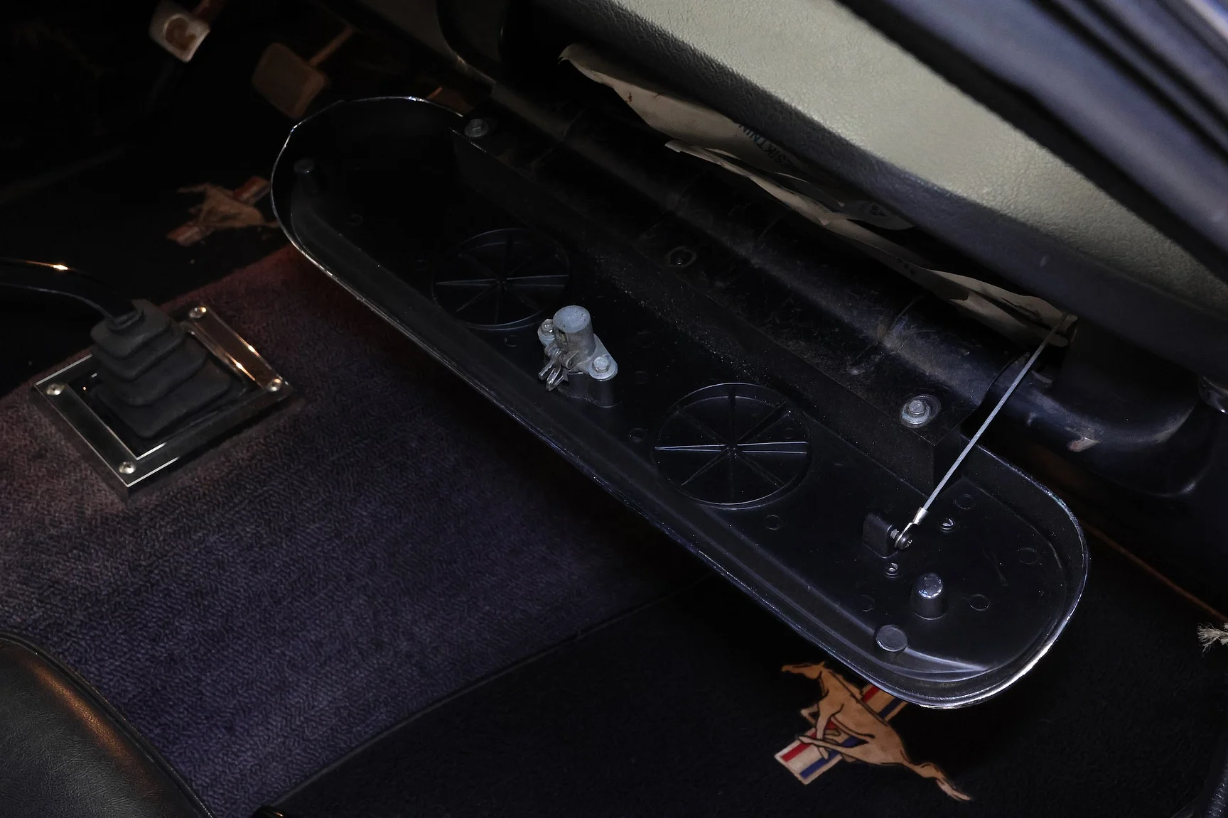 Interiörbild 1965 Ford Mustang Fastback Restomod (44)