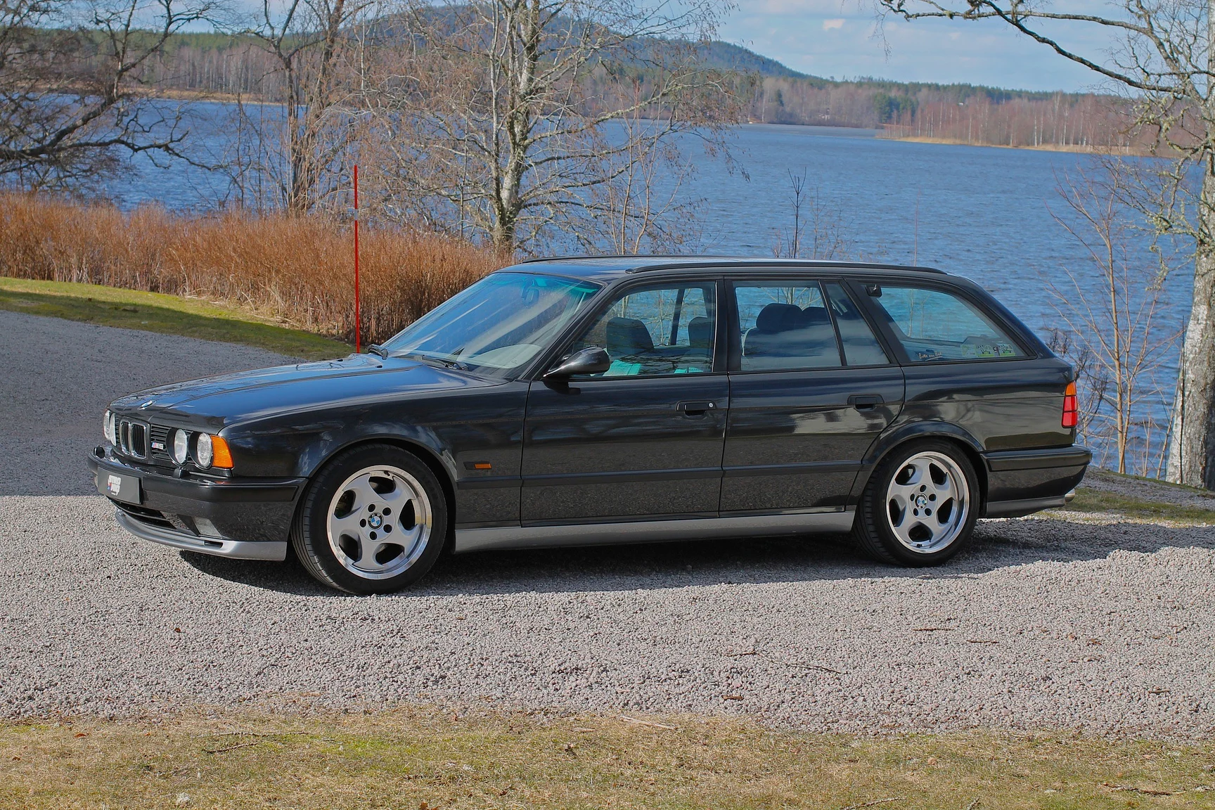 Exteriörbild på 1993 BMW E34 M5 Touring  (24)