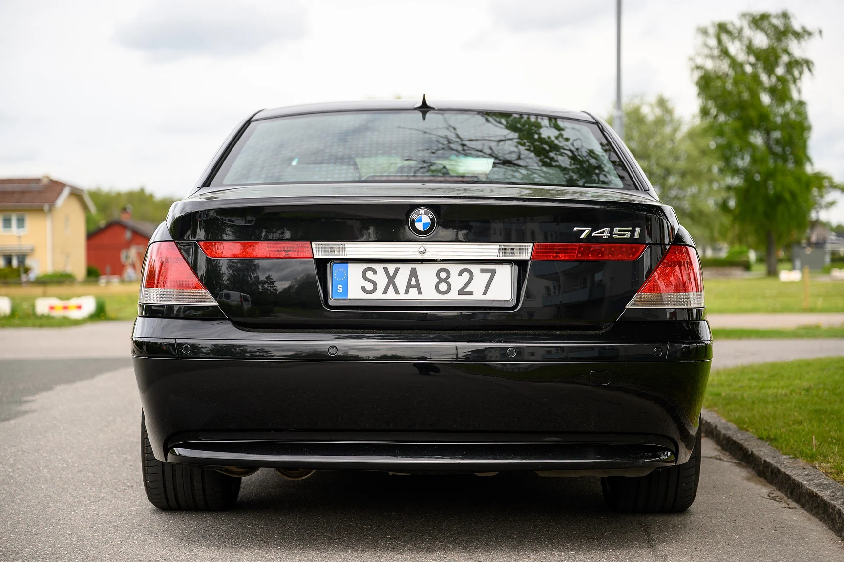 Exterior image of 2001 BMW 745i (11)
