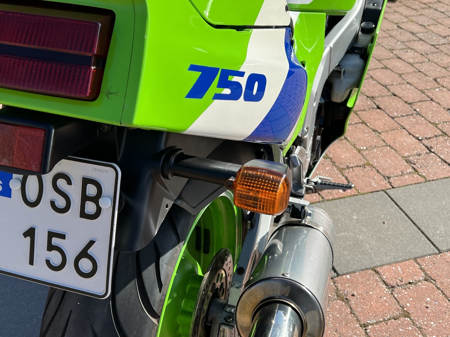 Exterior image of 1989 Kawasaki ZXR 750 H1 (24)