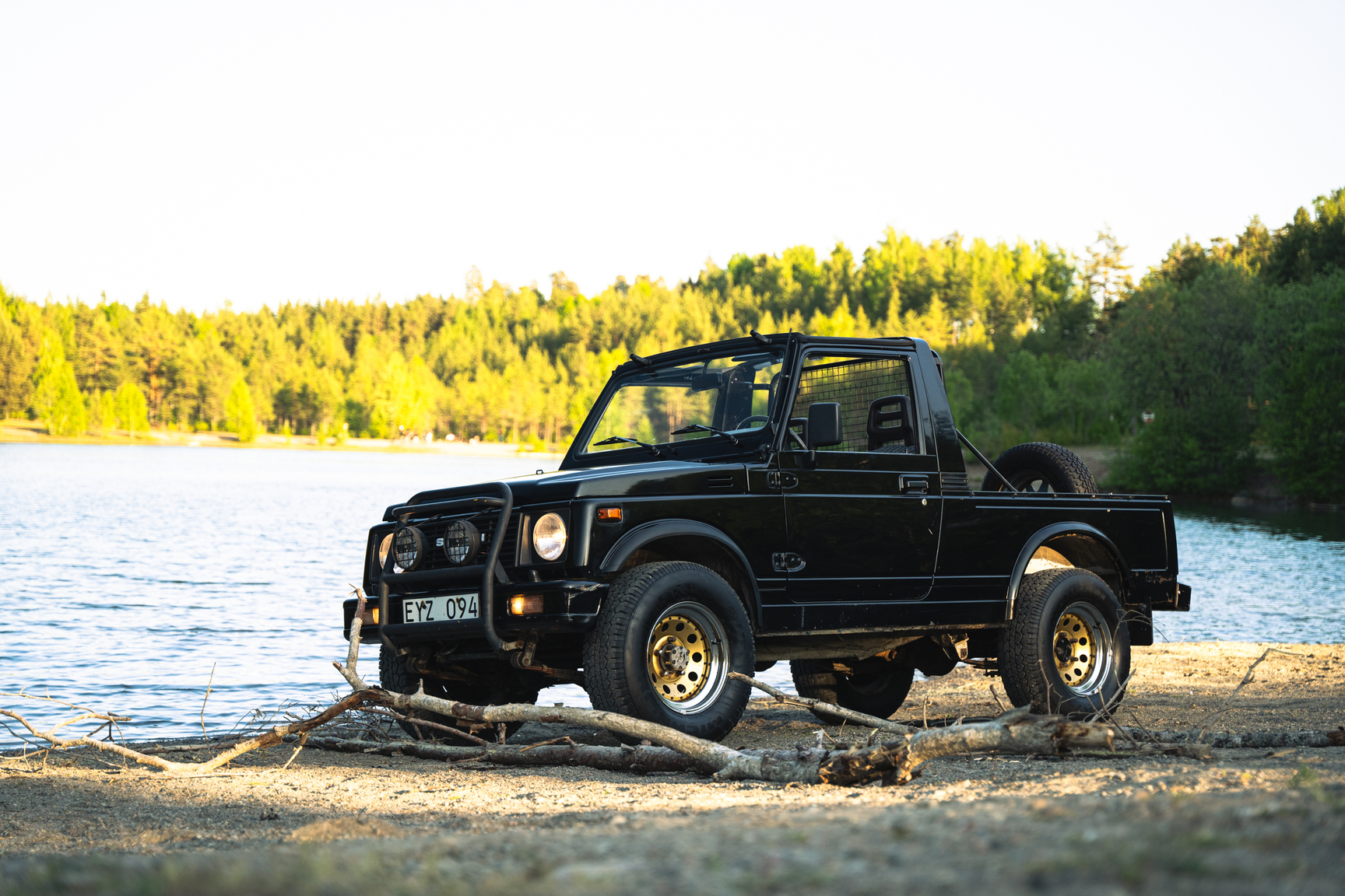 Exterior image of 1987 Suzuki SJ413 long