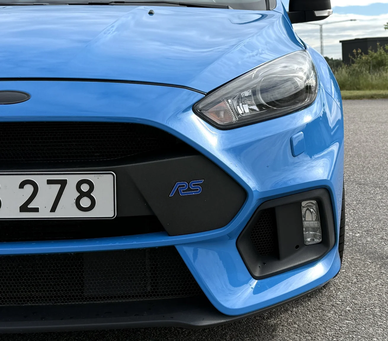 Exteriörbild på 2018 Ford Focus RS (25)