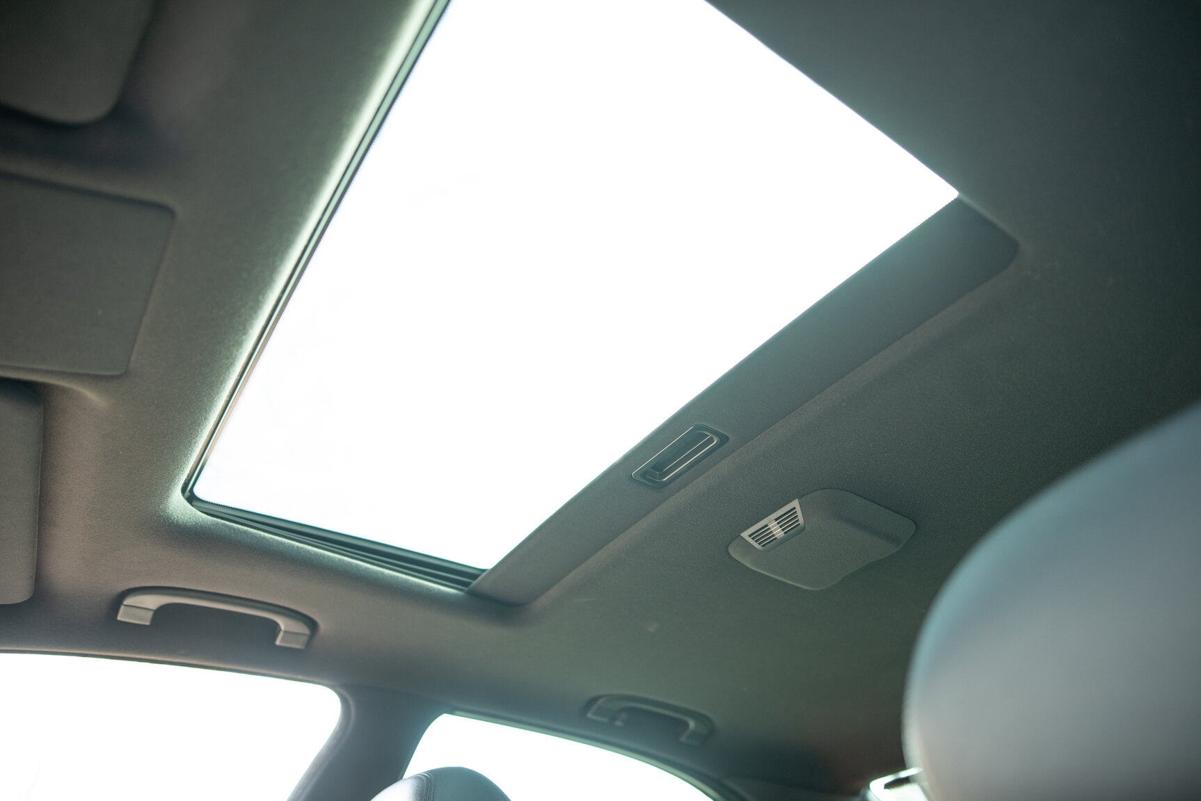 Interior image of 2000 BMW M5 E39