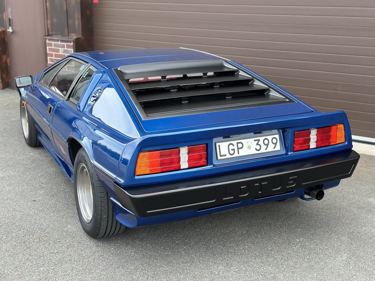 Exterior image of 1987 Lotus Esprit Turbo HCi (31)