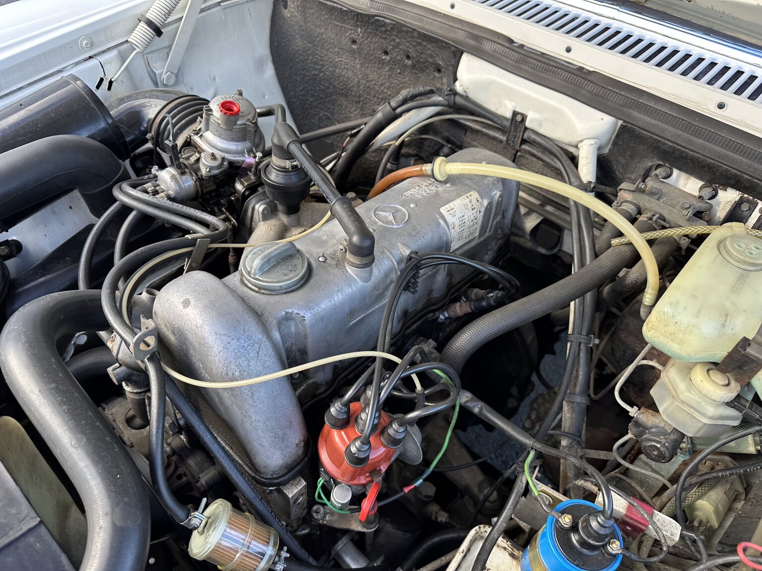 1975 Mercedes Benz 200, Mekanik