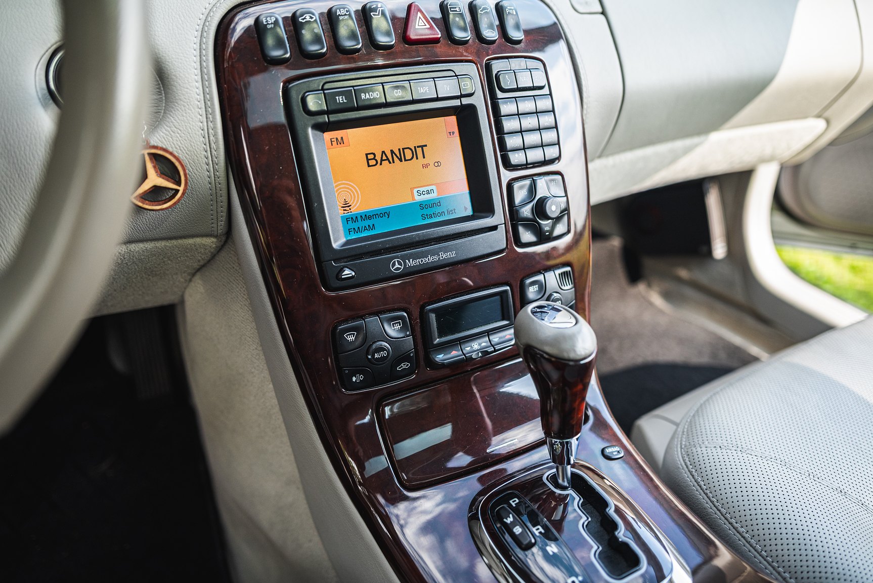 Interior image of 2000 Mercedes-Benz CL 500