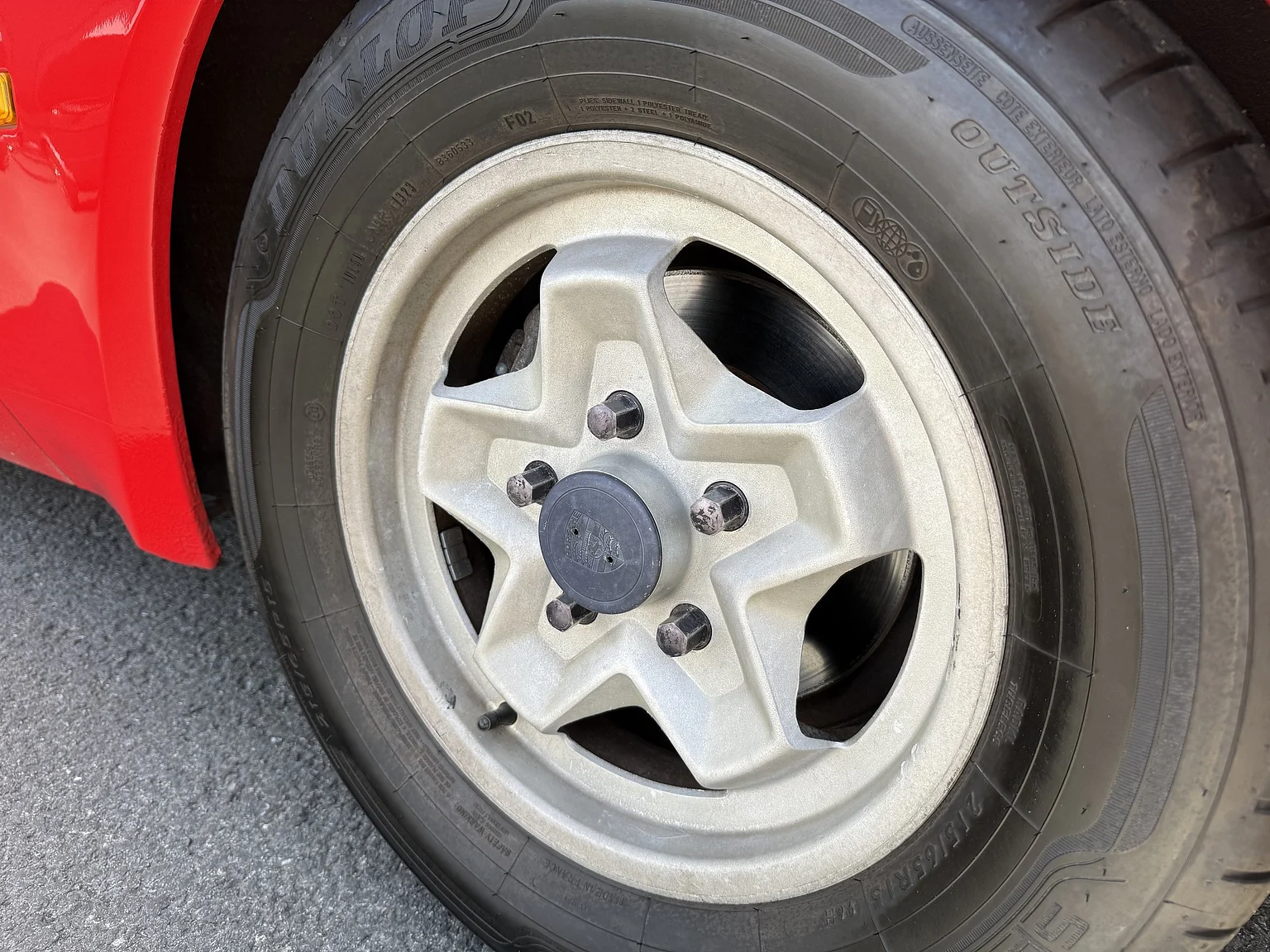 Exteriörbild på 1984 Porsche 944 Targa (69)