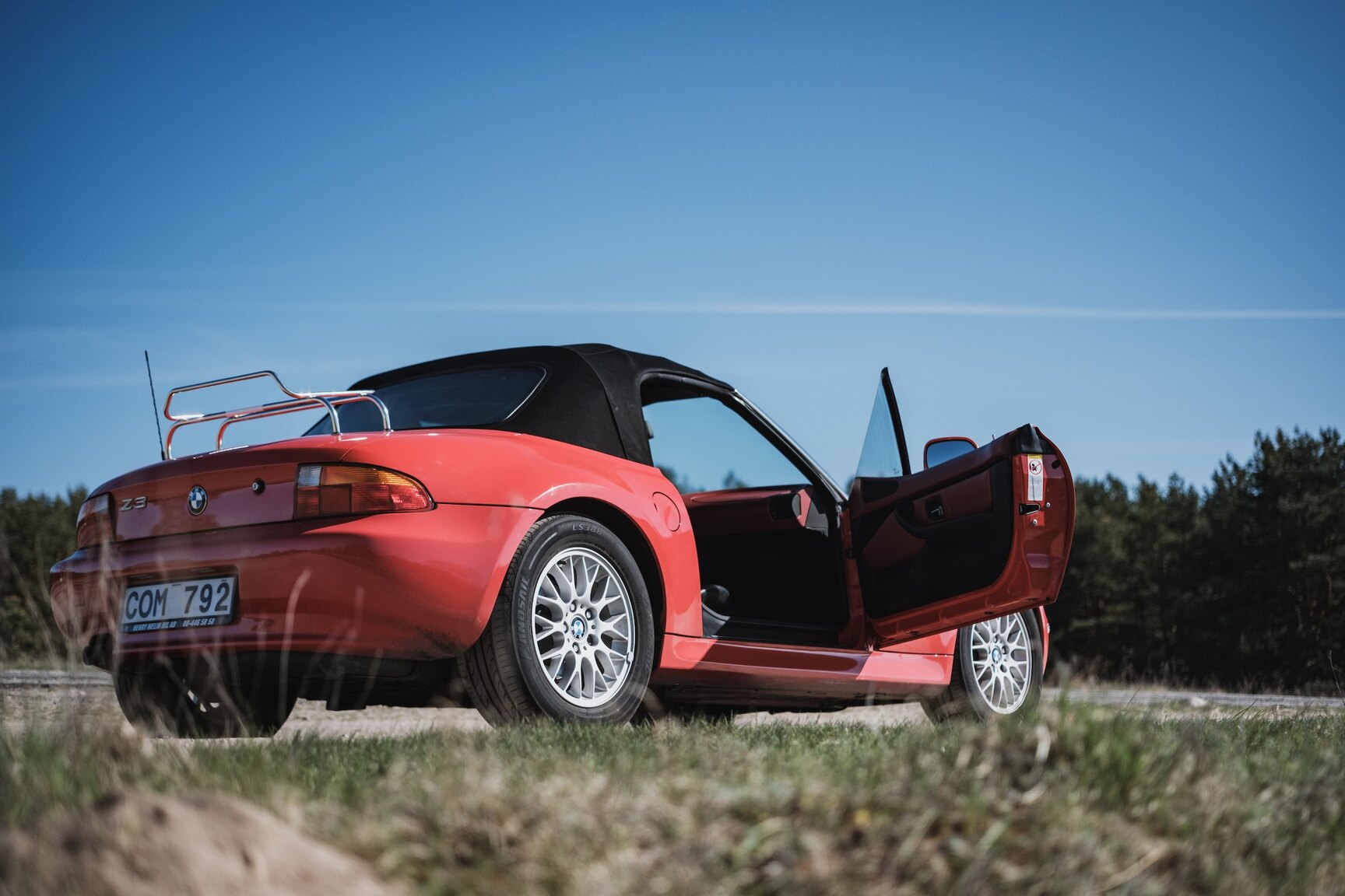 Exterior image of 1999 BMW Z3 2.8i Roadster