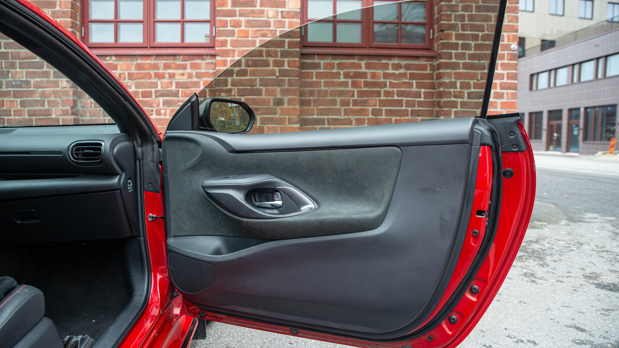 Innenraumfoto von 2021 Toyota GR Yaris 