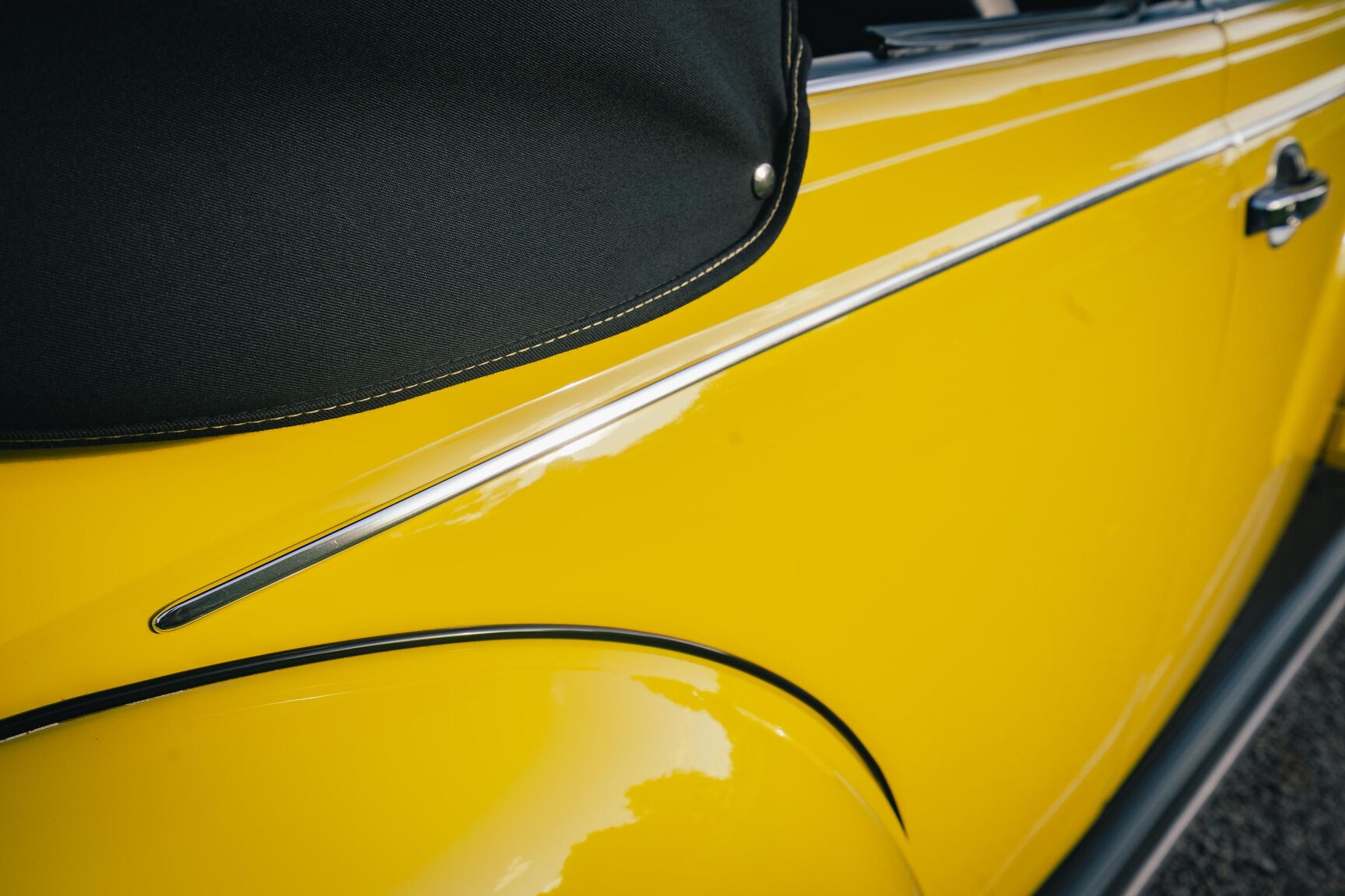 Aussenfoto 1973 Volkswagen Bubbla Karmann 1303 LS (10)