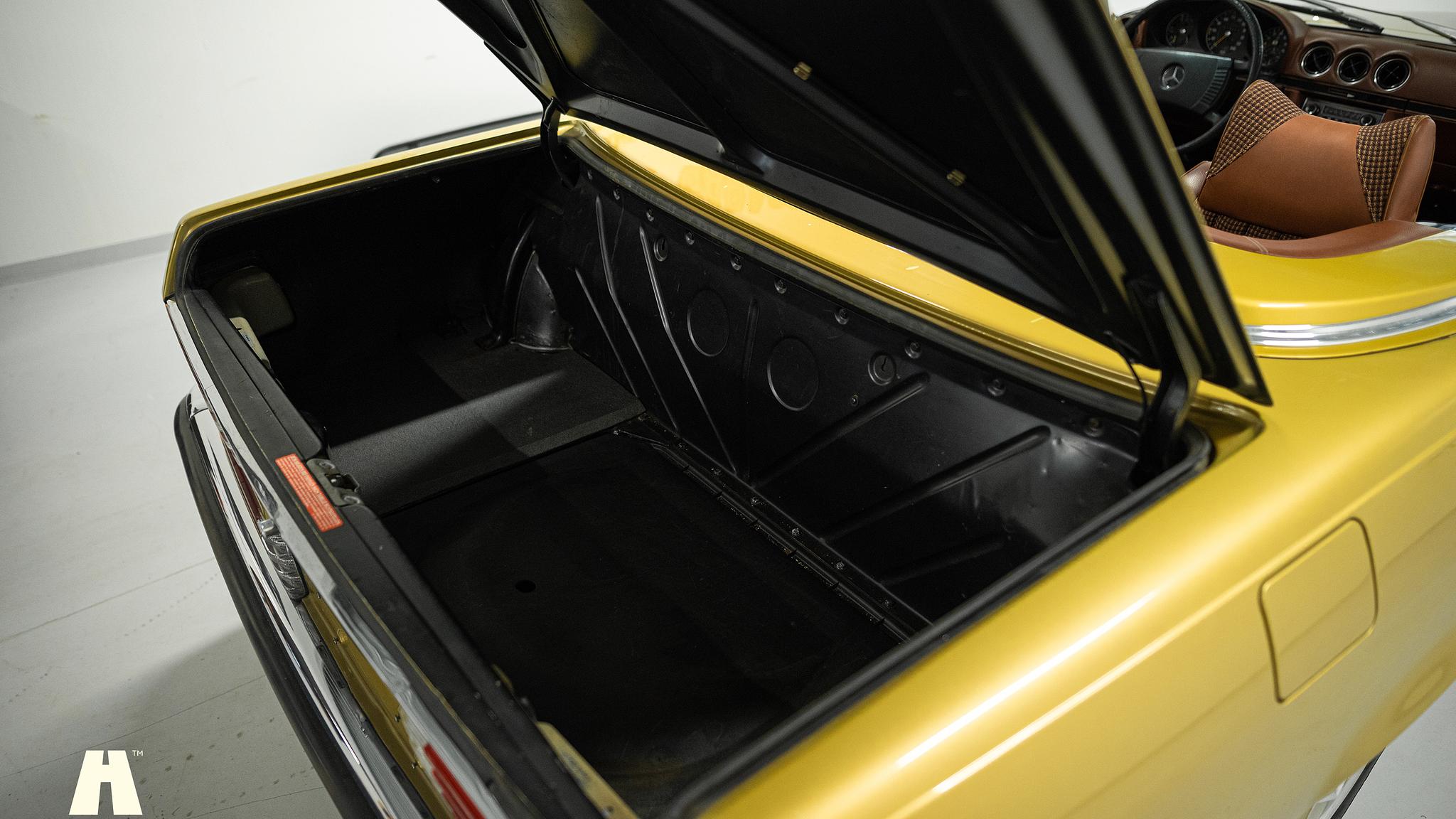 Interior image of 1975 Mercedes SL 350