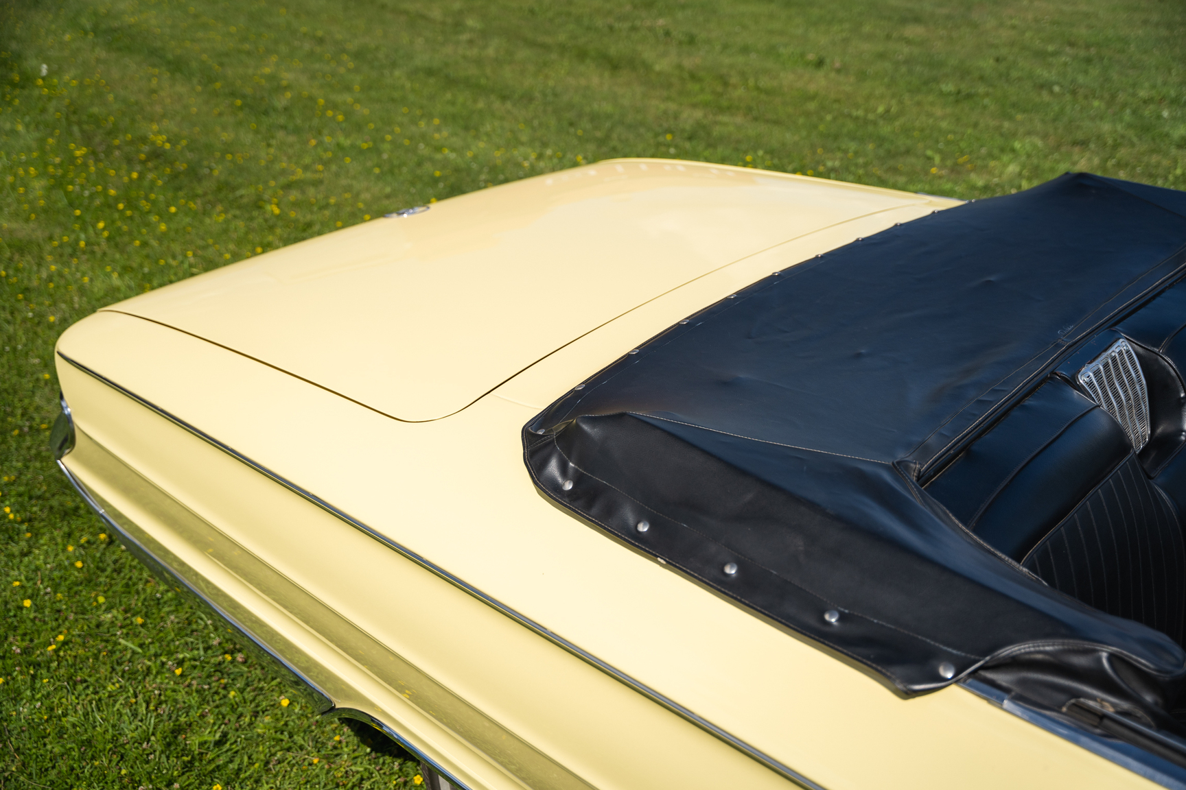 Exterior image of 1961 Buick Electra 225 cab (20)