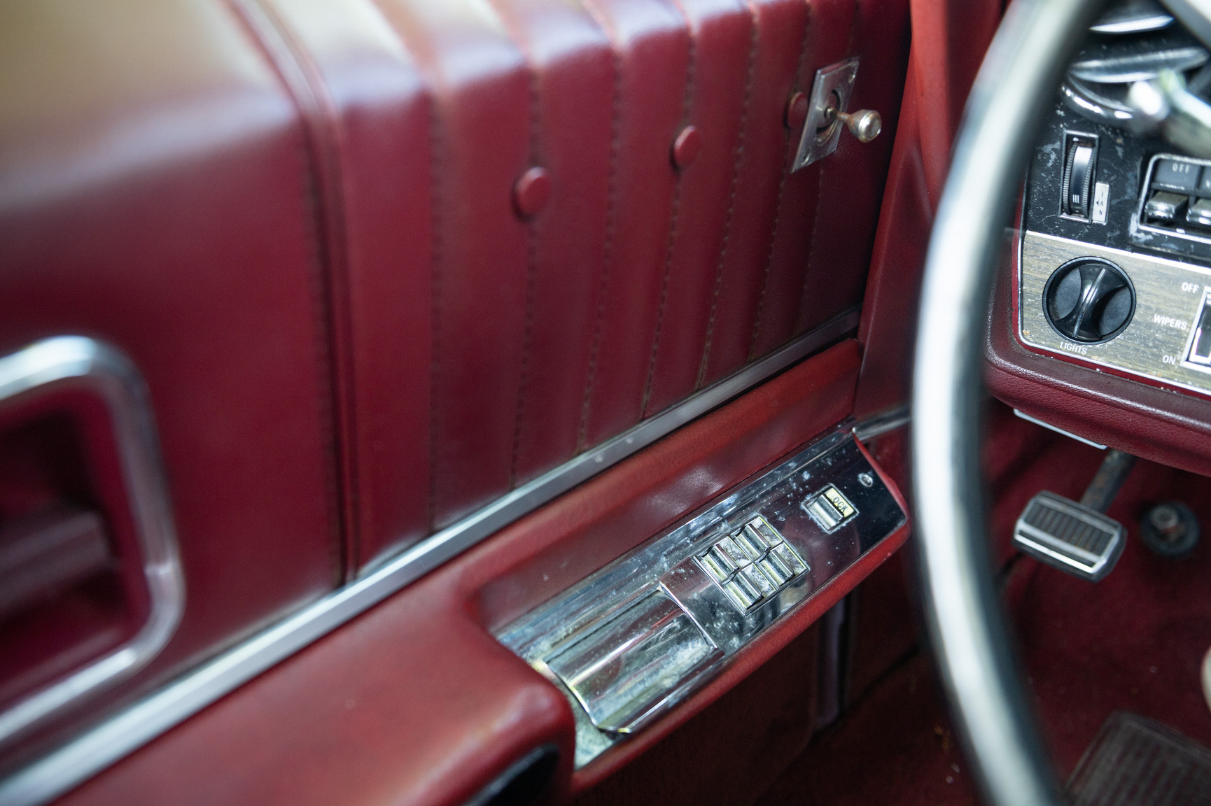 Innenraumfoto von 1968 Oldsmobile Toronado (30)